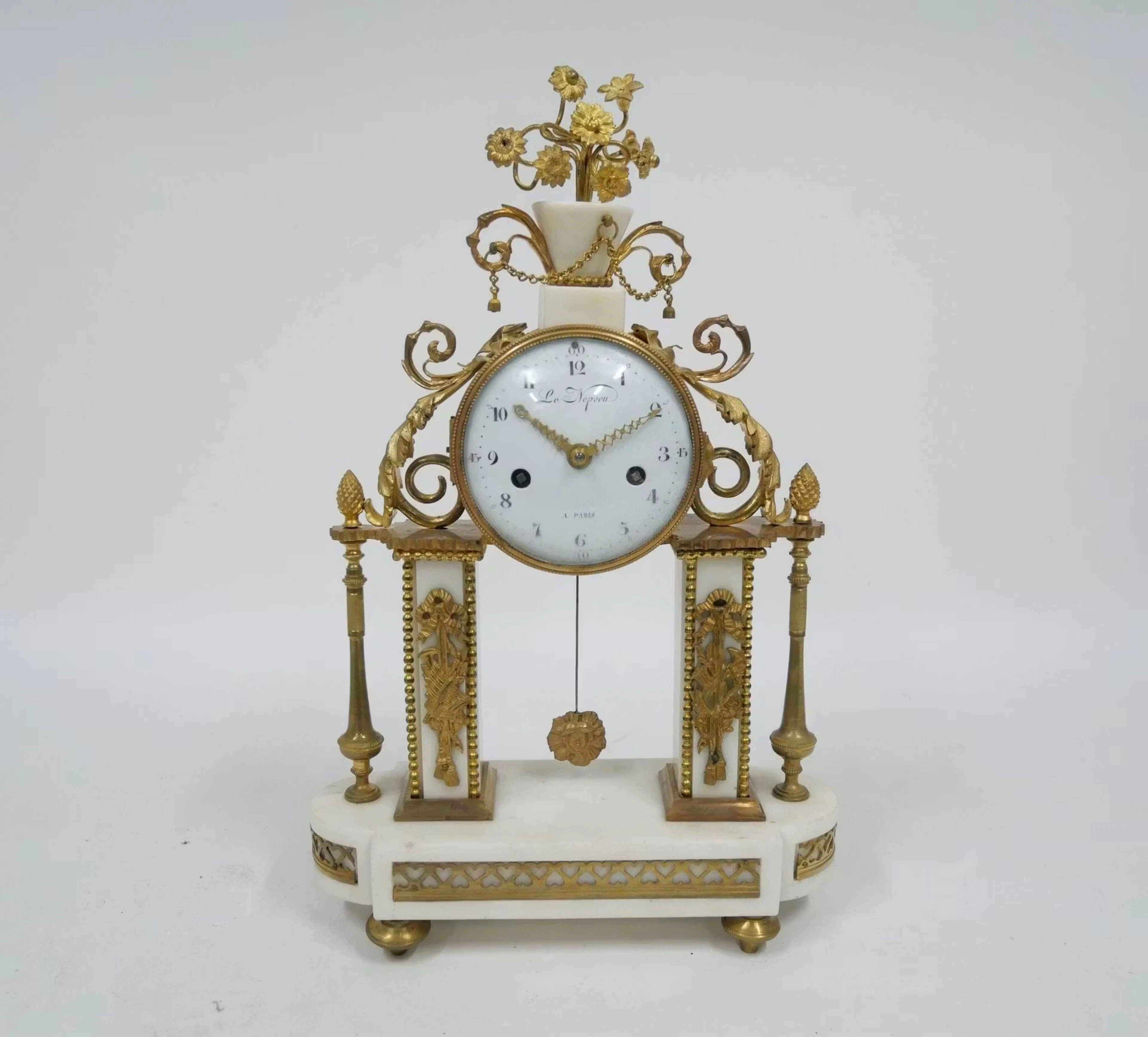 Portico clock in white marble and gilt bronze, the uprights - Lot 208