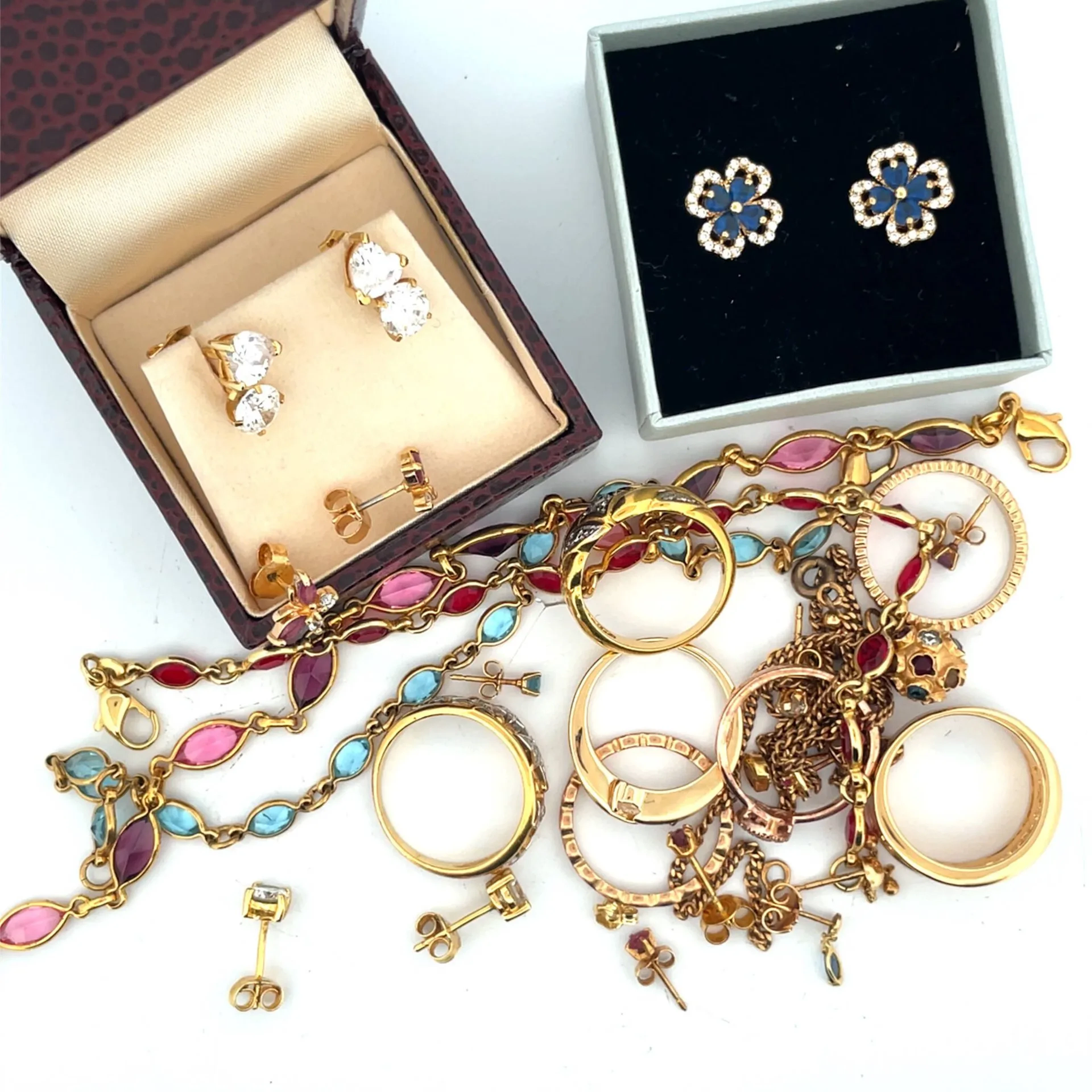 Large collection of costume jewelry, some gold-plated: - Lot 425