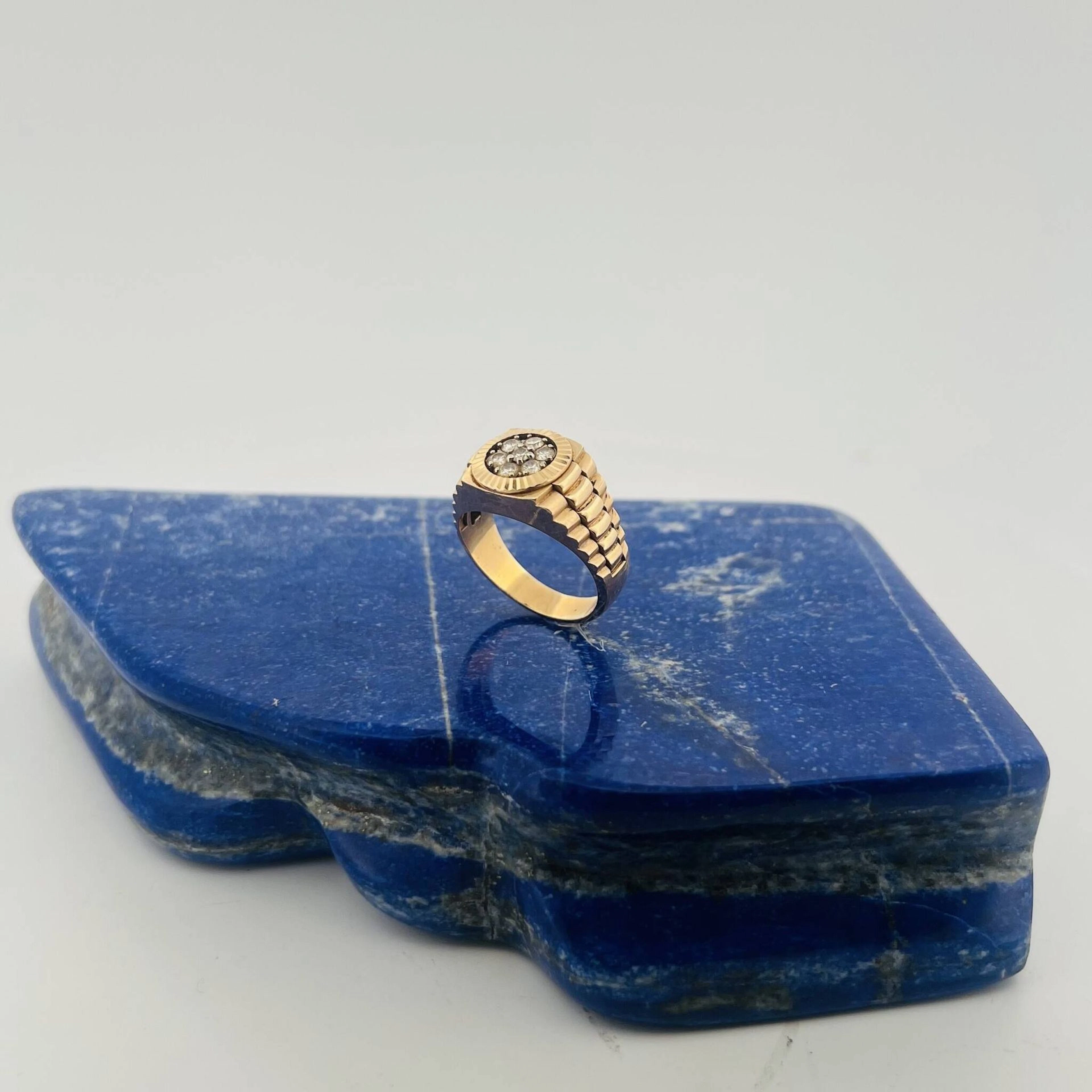 14K yellow gold (585) signet ring, fluted and guilloché in t - Lot 133