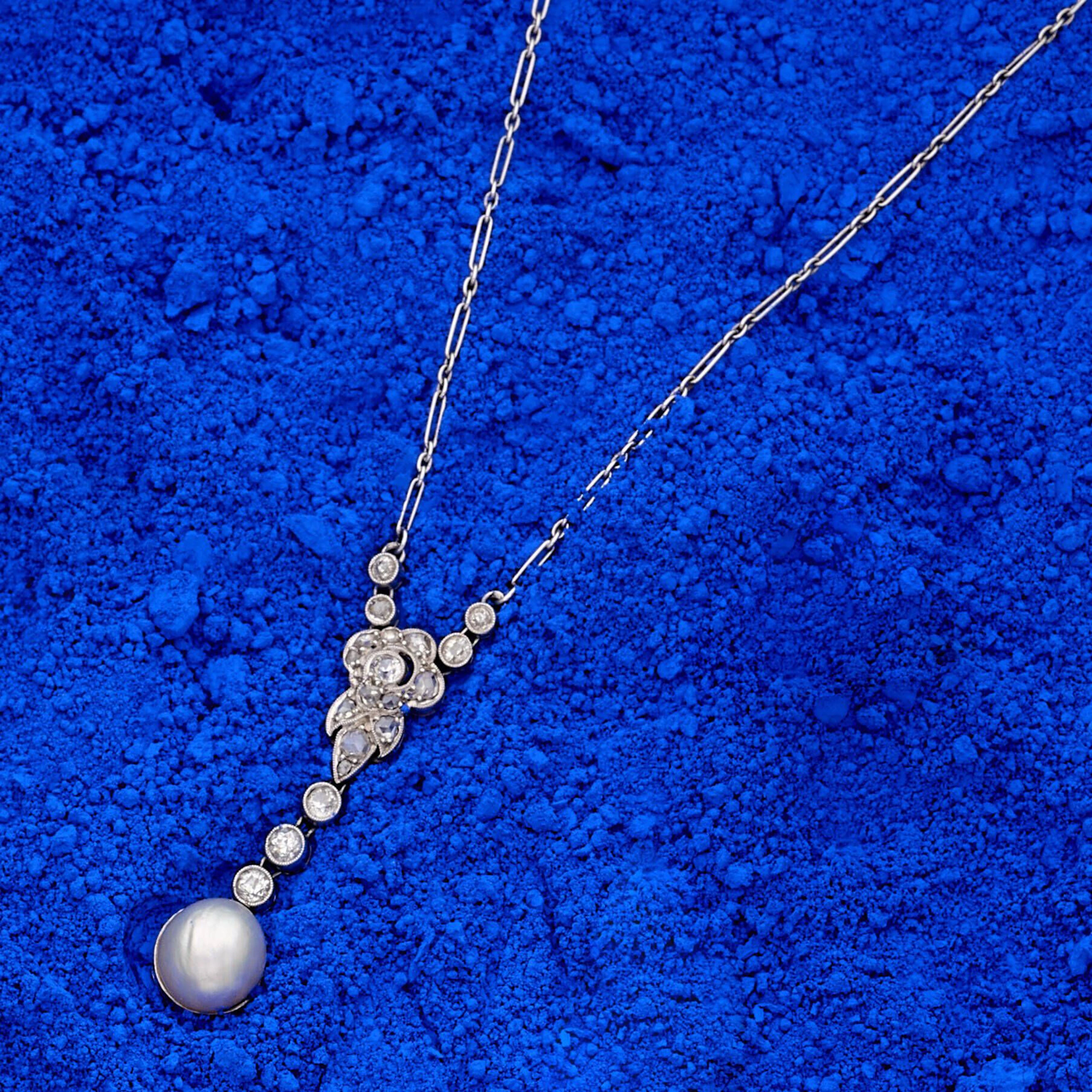 Pendant necklace in platinum (850th), featuring an alternati - Lot 153