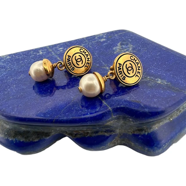 CHANEL - Lot 34