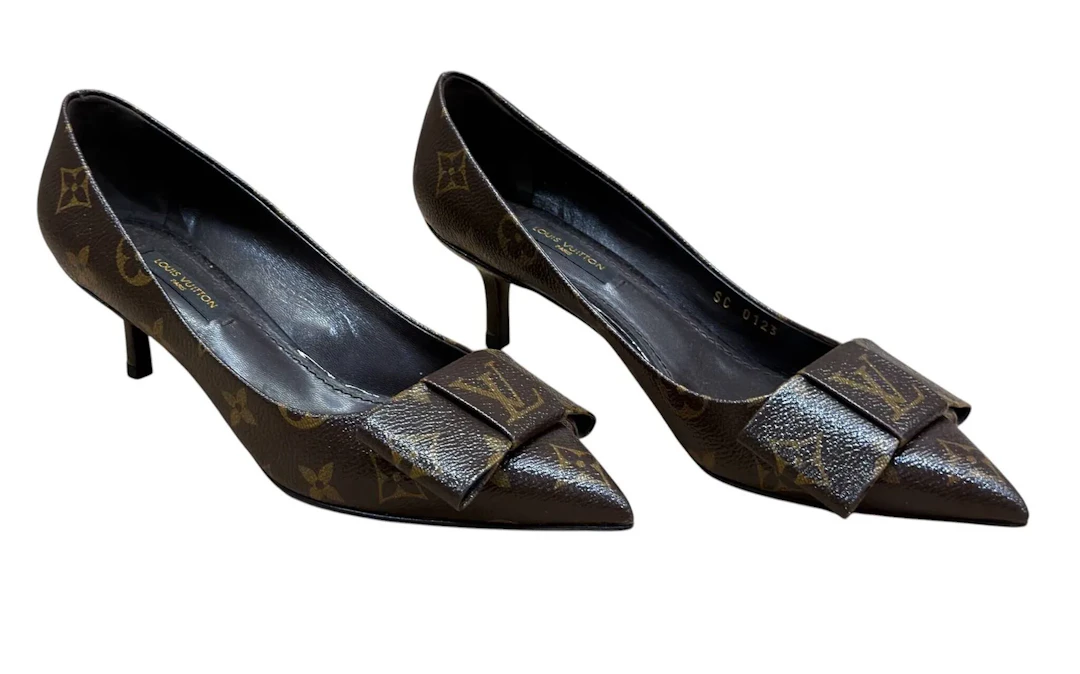 LOUIS VUITTON - Lot 196