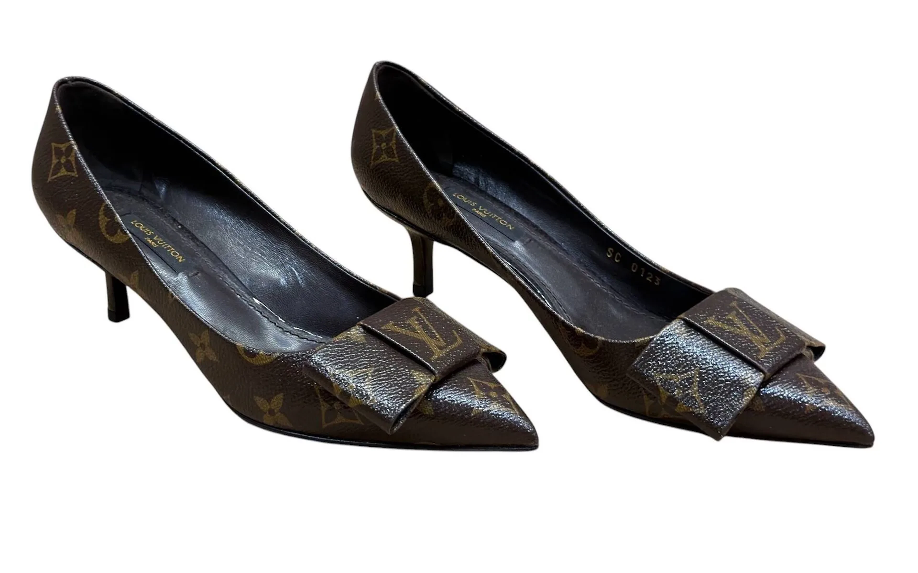 LOUIS VUITTON - Lot 196