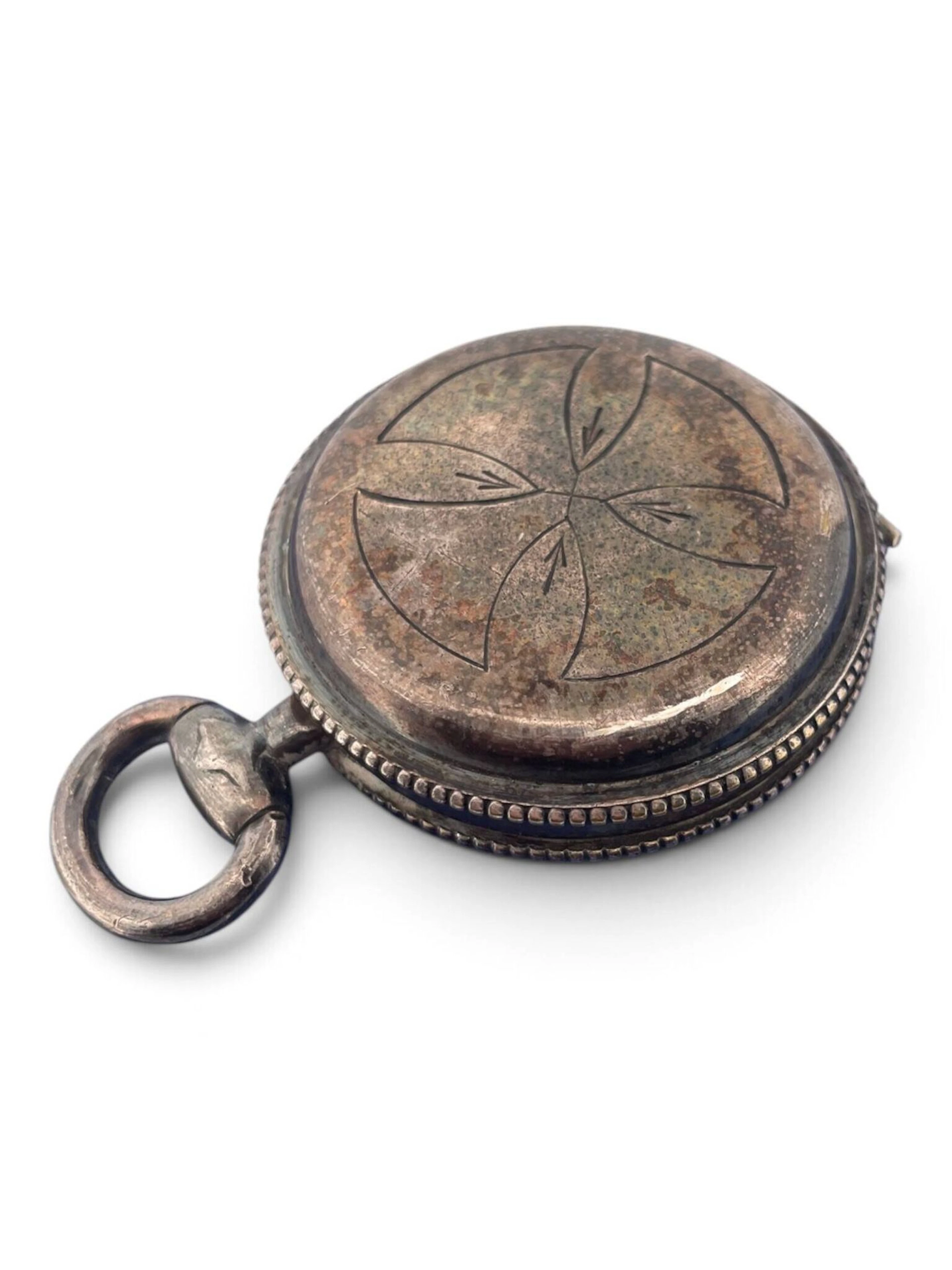 Silver box (800 min.) with a chased rosette design on one si - Lot 134