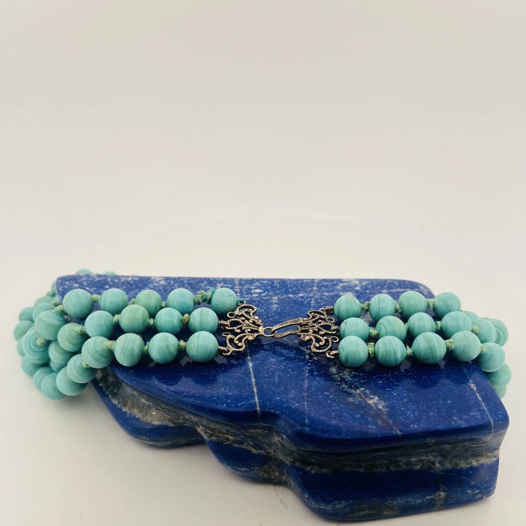 Necklace with three rows of regular turquoise beads. Metal c - Lot 376