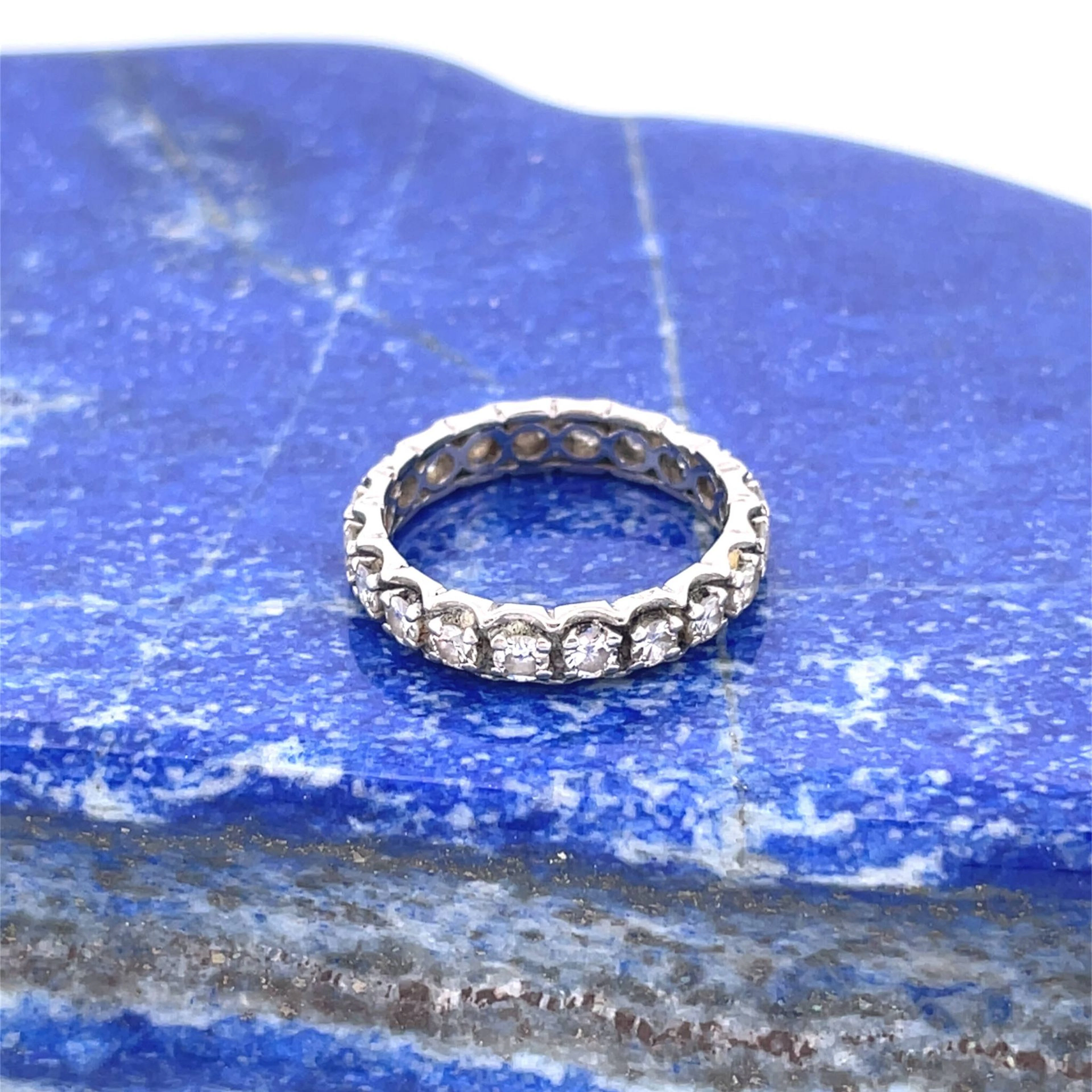 Platinum (950) wedding band entirely set with brilliant-cut - Lot 163
