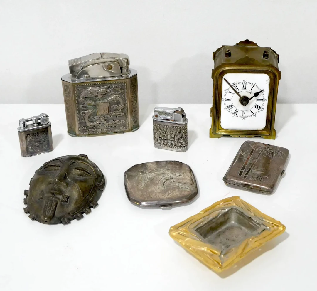 Set of travel souvenirs, including - Lot 92