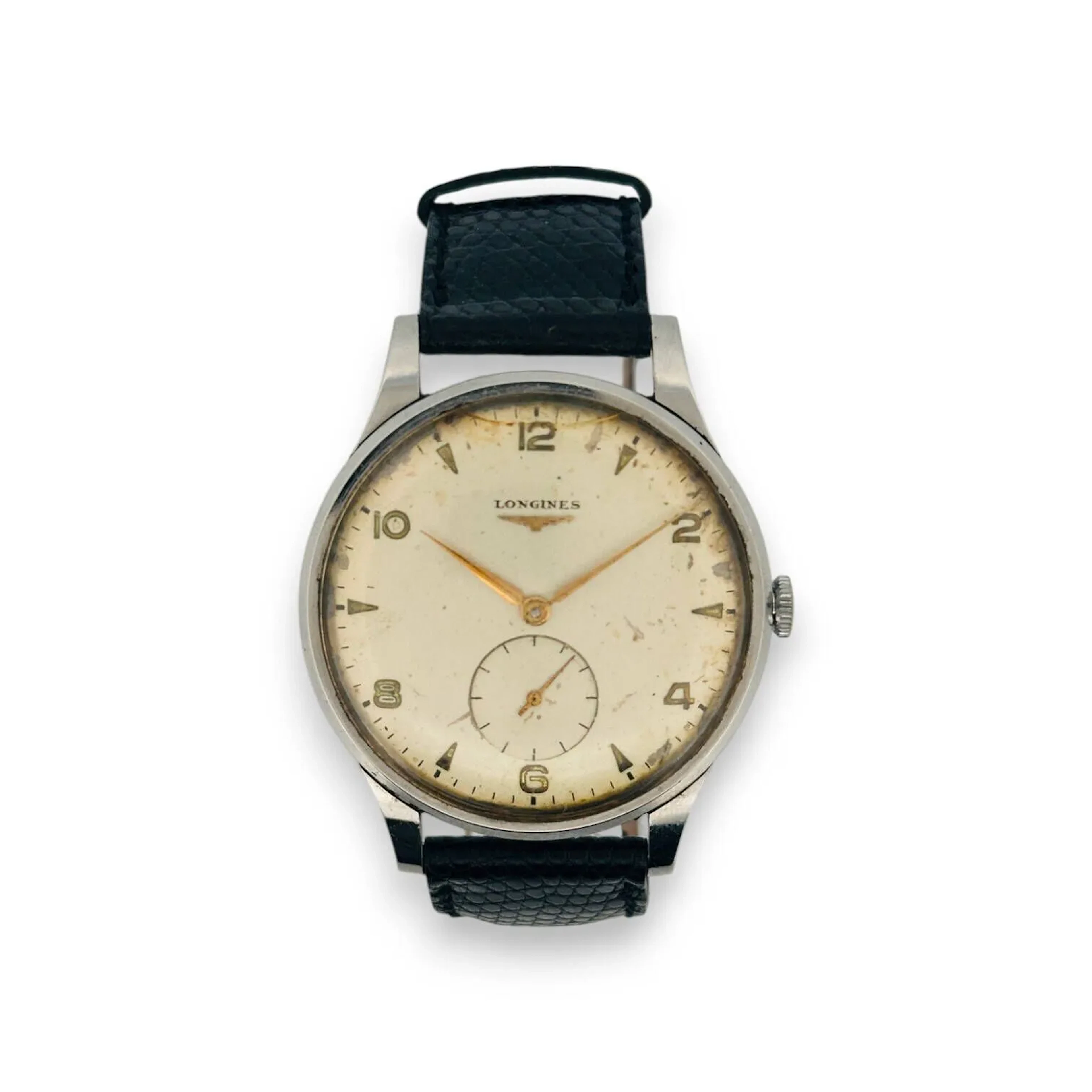 LONGINES Montre bracelet d'homme boîtier en acier à fond champagne, chiffres arabes pour les heures et index appliqués, trotteuse à 6 heures et aiguilles dorées type alpha. Fond de boîtier en acier signé. Mécanisme signé et numéroté 10617554. Mouvement mécanique à remontage manuel. Diam. 4 cm Usures au cadran, rayures au boîtier, bracelet rapporté en lézard noir