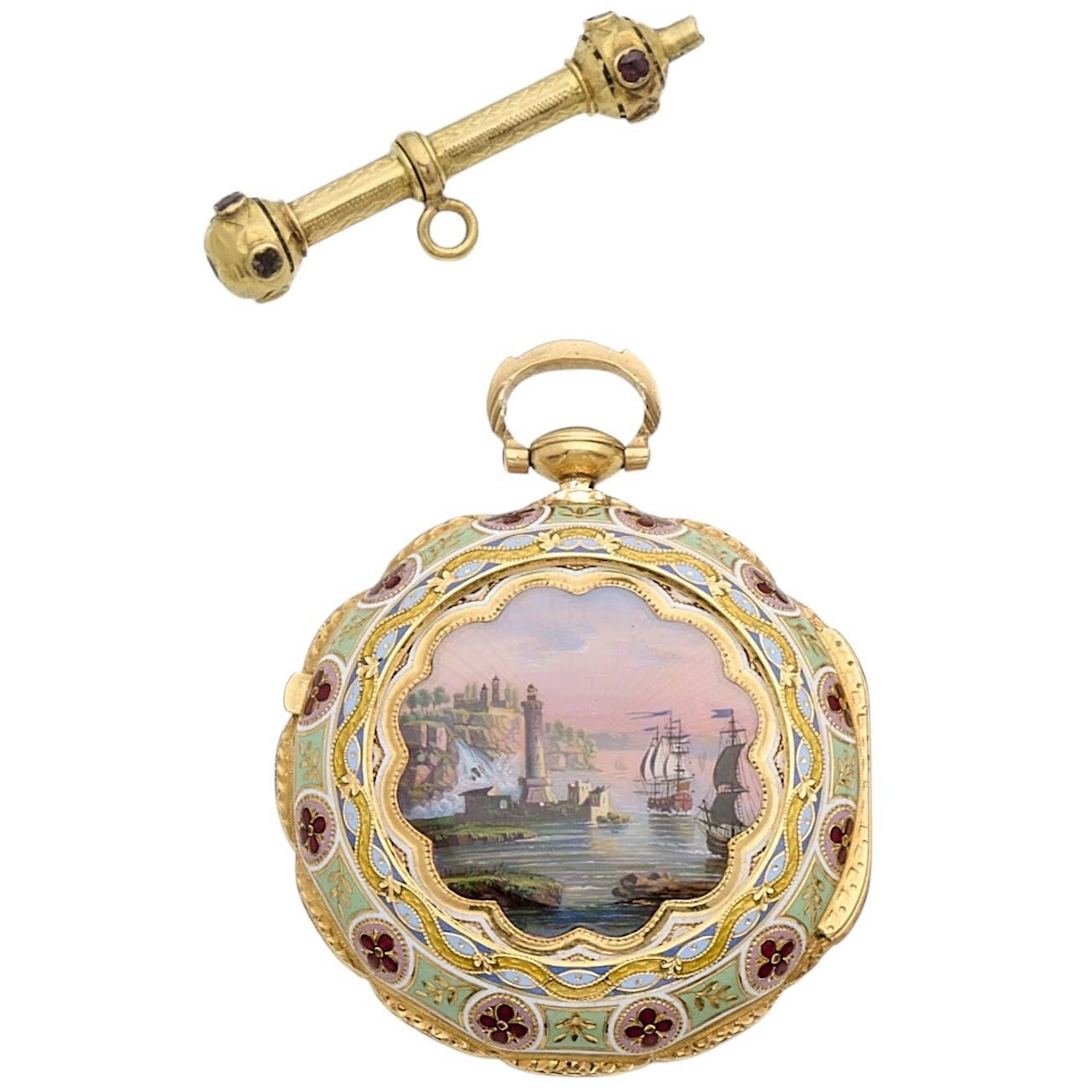 MARWICK MARKHAM Montre de poche en or 18K (750 millièmes) à triple boitier, cadran en émail blanc, minuterie chemin de fer noire, index des heures et des minutes ottomans, signature MARKWICK MARKHAM et H. STORY LONDON, aiguilles dorées ajourées. Première boite ajourée en or 18K (750 millièmes) à charnière, gravé et émaillé de décors floraux à l’intérieur et l’extérieur. Deuxième boite en or 18K (750 millièmes), sa lunette gravée émaillée, son fond guilloché décoré d’une miniature peinte sur émail d’une scène portuaire avec deux navires, un phare et un village sur falaise. Pour la montre, lunette en or 18K (750 millièmes) gravée émaillée, fond de boitier en or 18K (750 millièmes) décoré de gravures et émaillé, deux miniatures peintes pour les Sciences et la Musique, au centre guilloché émaillé rouge avec décor peints de fleurs. Mouvement à coq ajouré décoré, contre-pivot d’axe de balancier en diamant taille ancienne, disque de réglage d’avance et de retard à police ottomane, platine signée MARKWICK MARKHAM H. STORY LONDON, soutenue par piliers décorés, échappement à verge, système fusée chaîne. Montre fonctionnelle lors de l’expertise, sans garantie de fonctionnement futur et d’état des pièces. Très légères rayures au boitier et au verre, légères traces au cadran. Accompagné d’un écrin et de sa clé de remontage avec rubis de synthèse avec accidents, chocs et égrisures. Diamètre 45 mm (première boite) et 34 mm (montre seule) Poids brut 88,8 grammes Vers 1815