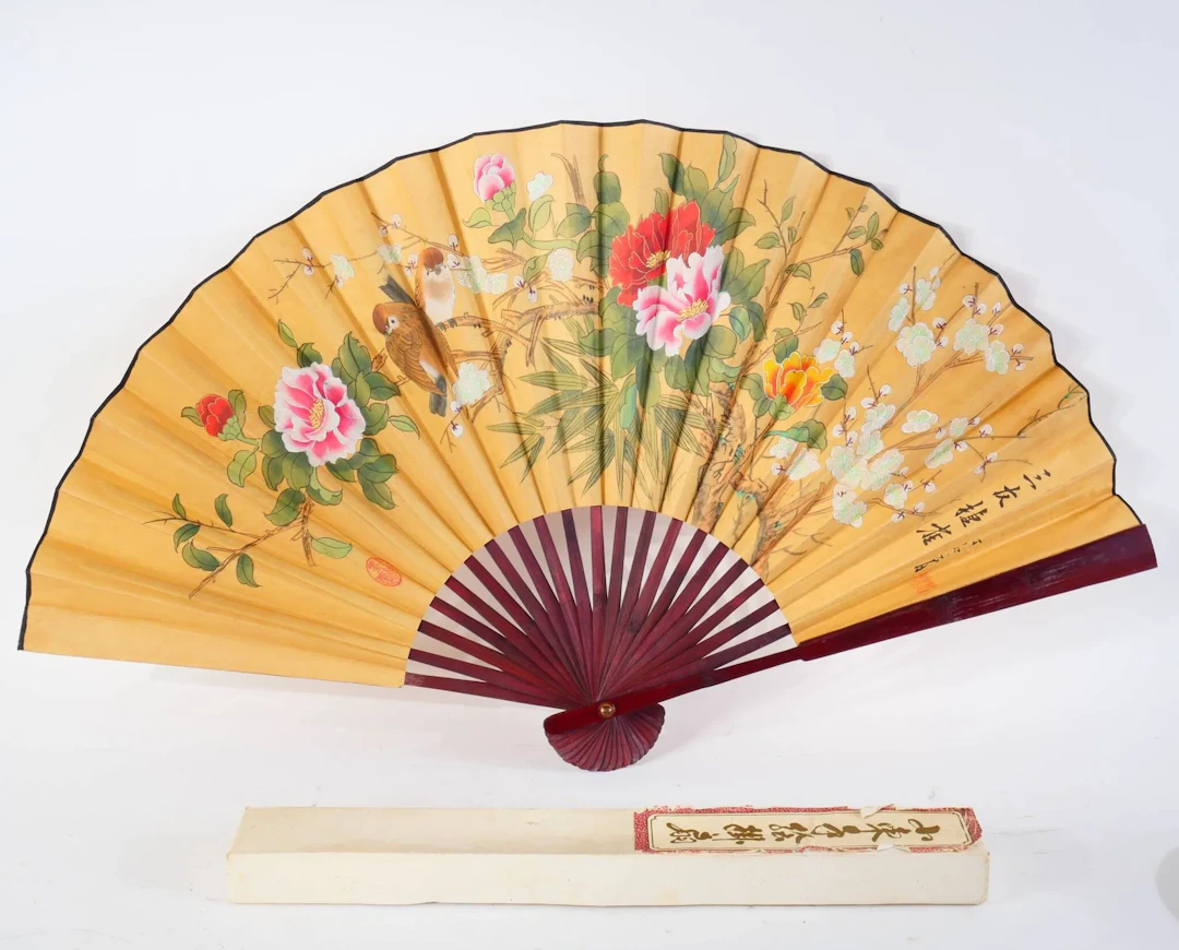 Japanese fan painted with a design of birds on flowering bra - Lot 262