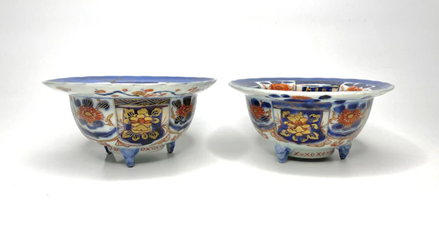 Pair Imari porcelain tripod bowls, Arita, Japan, c. 1700.