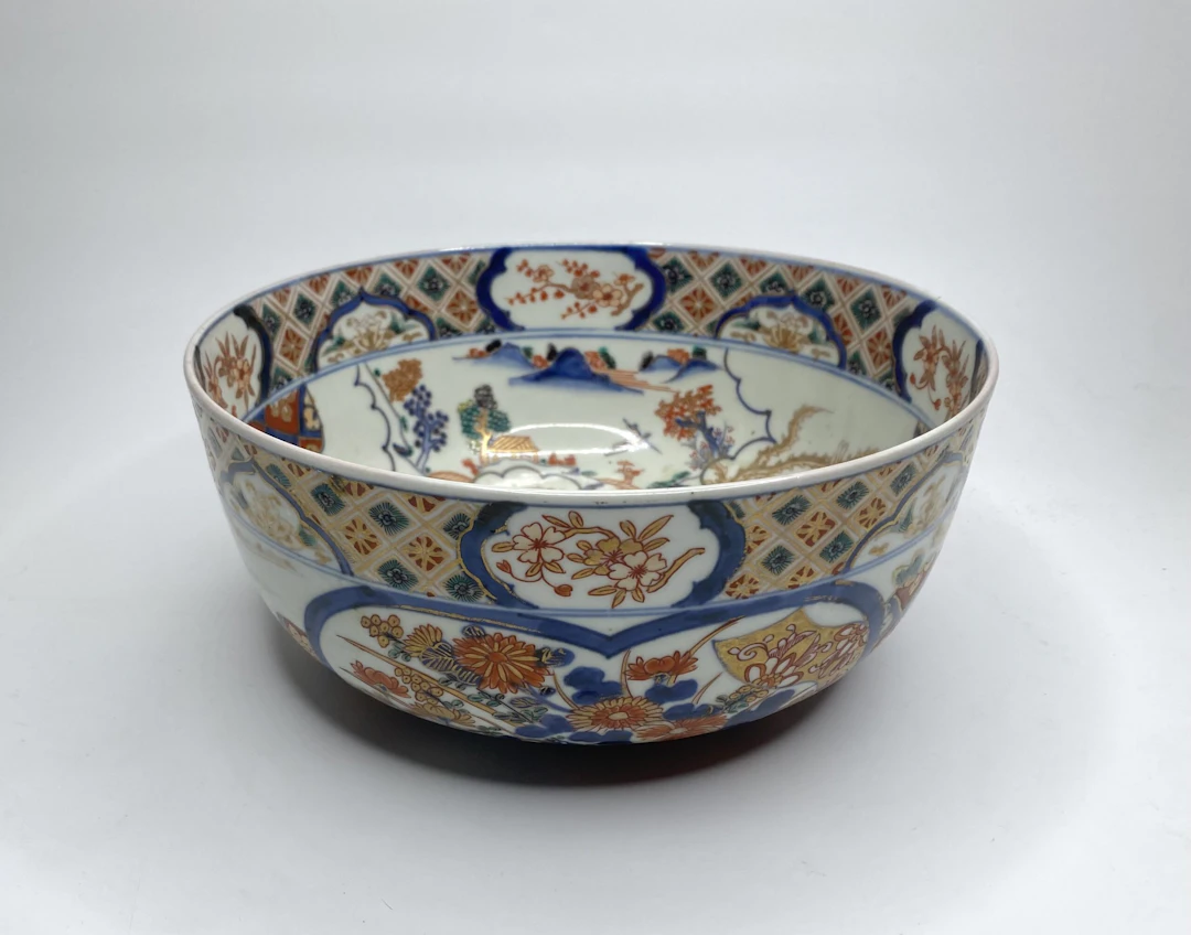 Imari porcelain bowl, Japan, c. 1890. Meiji Period.