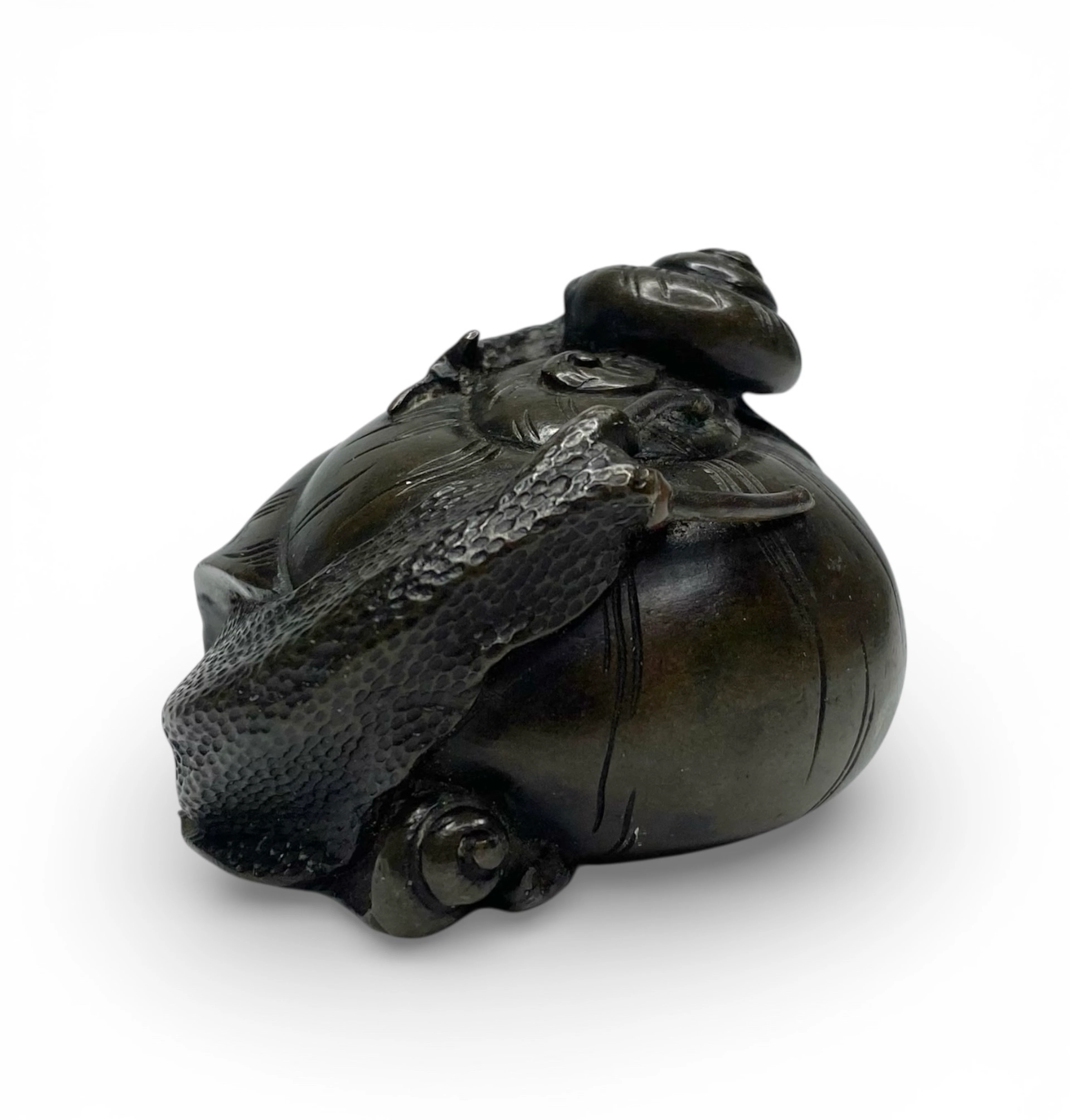 Japanese bronze okimono of snails, Meiji Period.