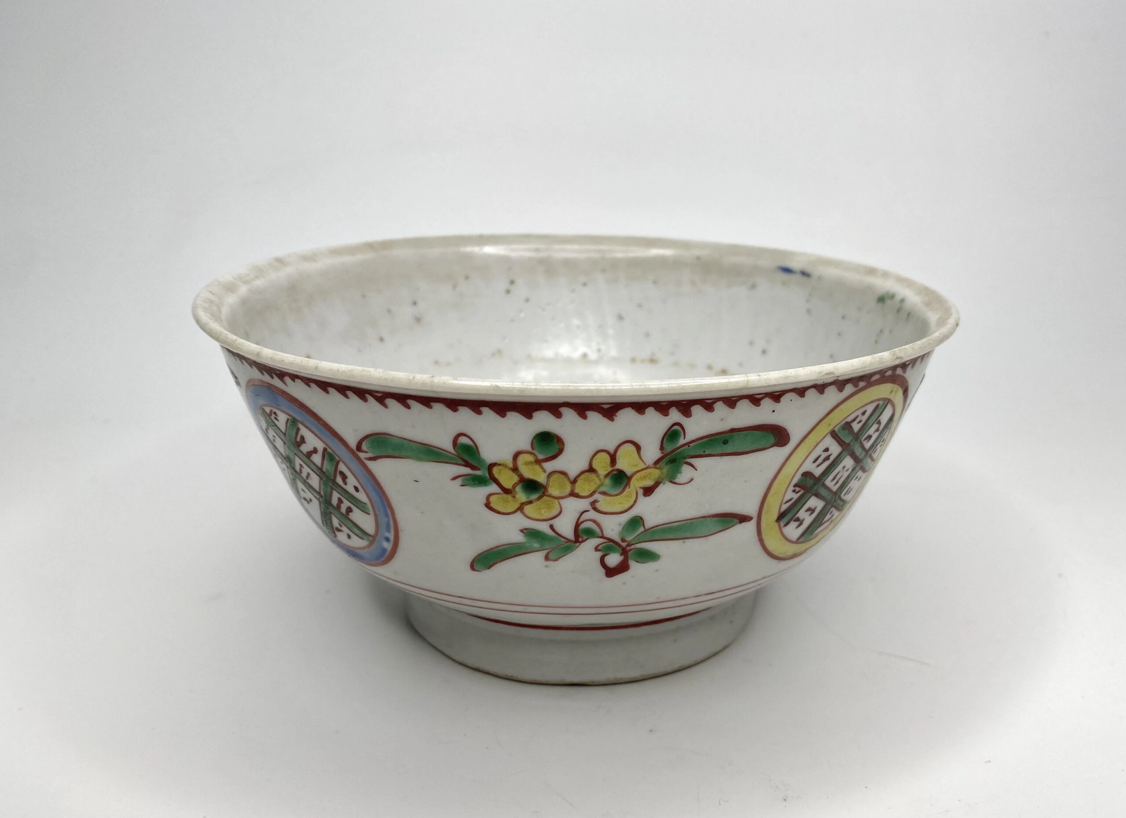 Chinese porcelain bowl, Swatow, c. 1600. Ming Dynasty.