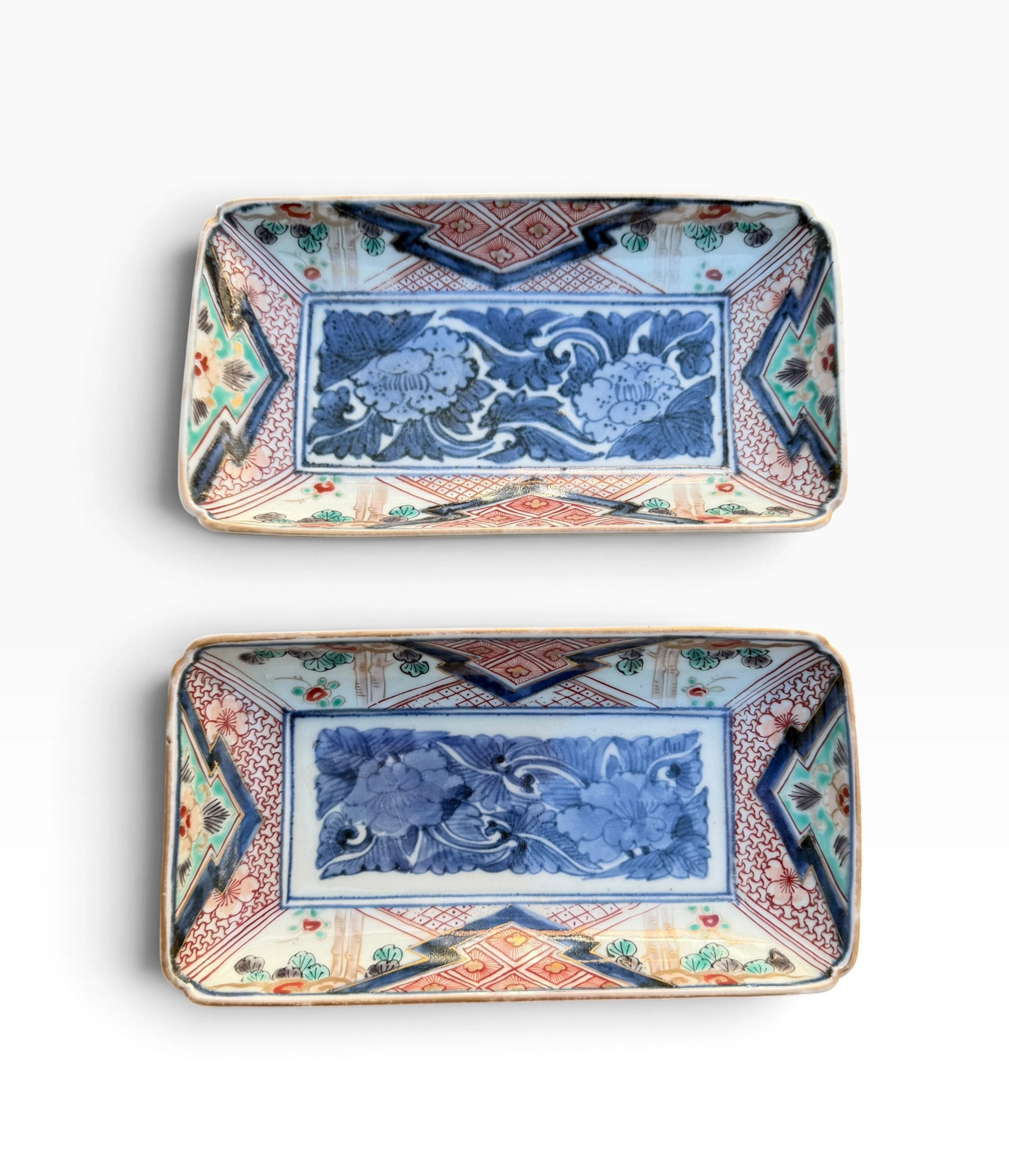 Pair Imari porcelain dishes, Japan, c. 1700, Genroku Period.