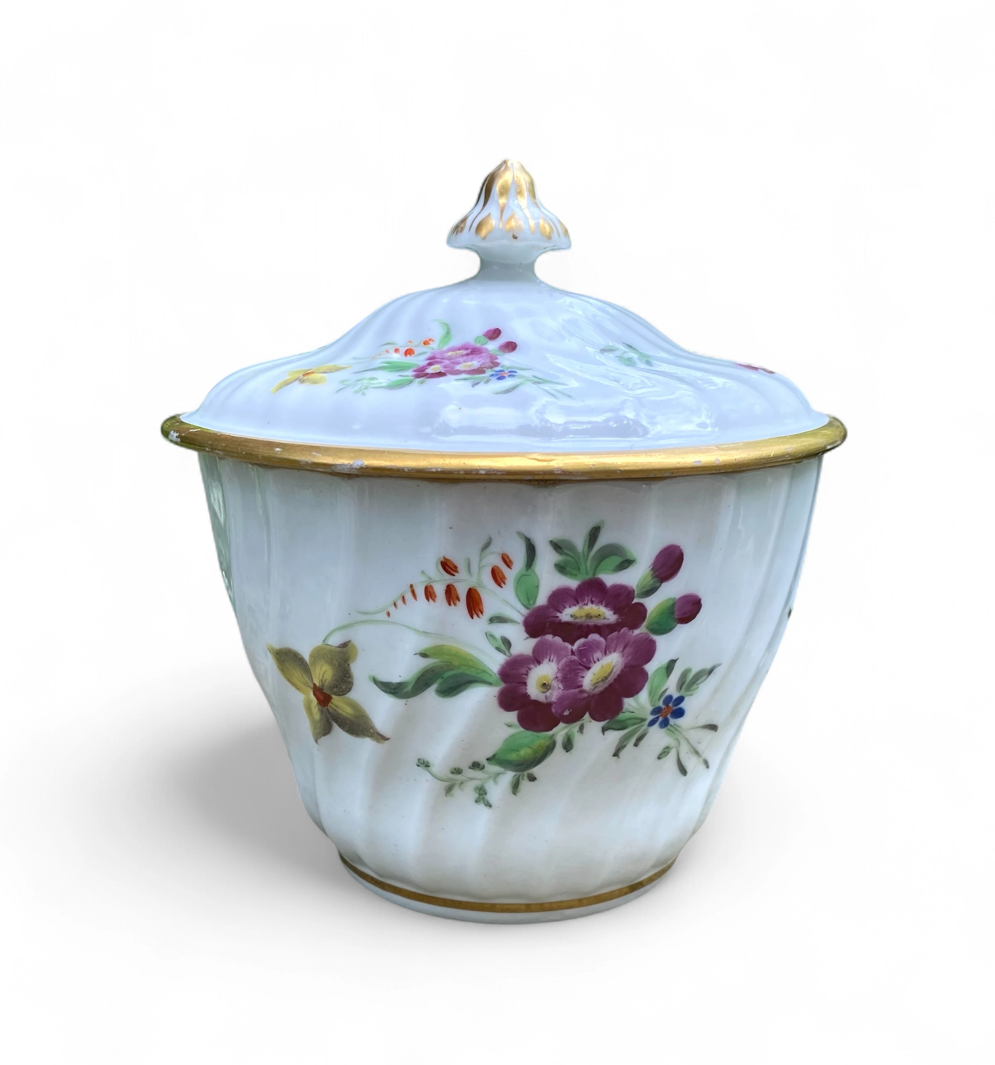 Worcester porcelain sucrier and cover, Flight Period, c. 1785.