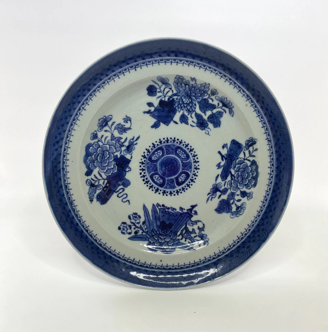 Chinese porcelain plate. Fitzhugh pattern, c. 1790.