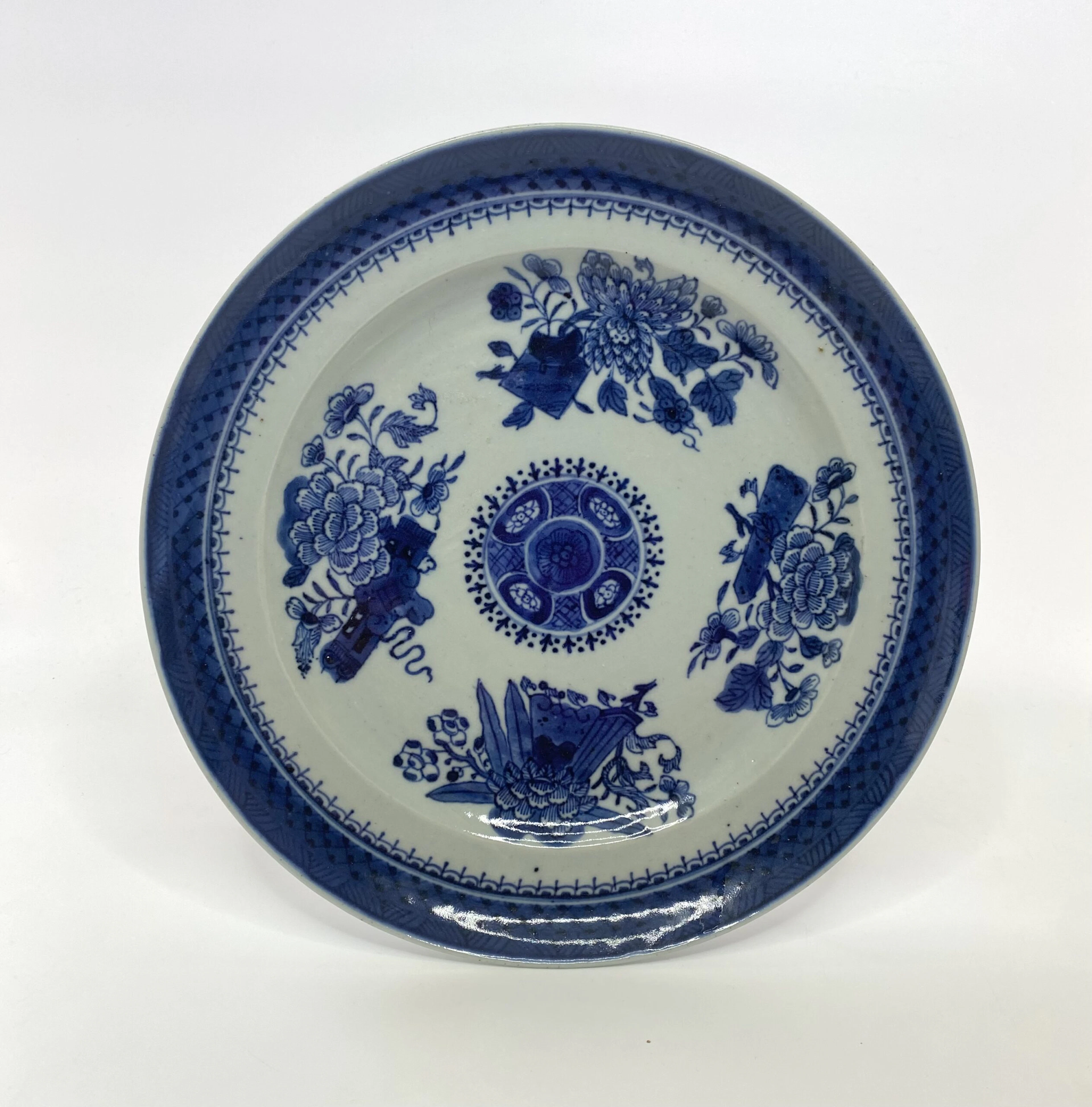 Chinese porcelain plate. Fitzhugh pattern, c. 1790.