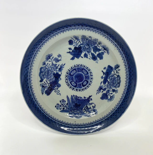 Chinese porcelain plate. Fitzhugh pattern, c. 1790.