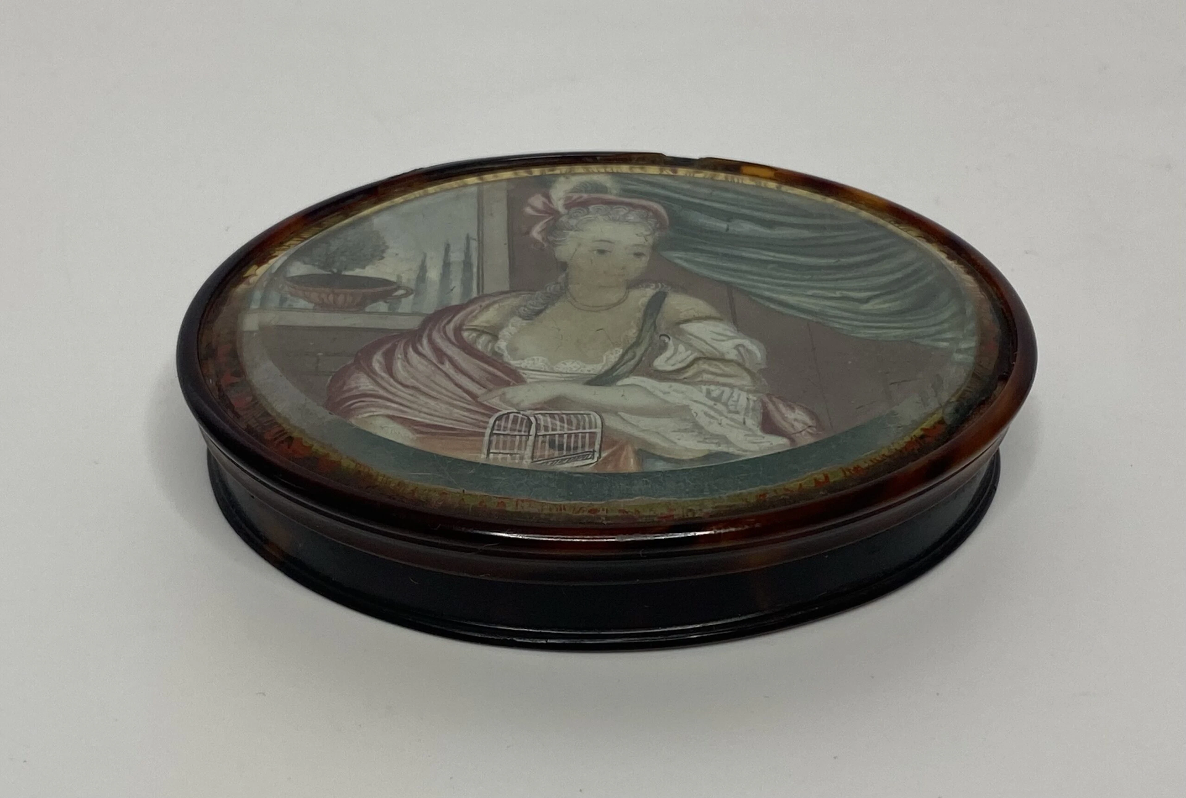 Chinese export tortoiseshell portrait snuff box, 18th Century.