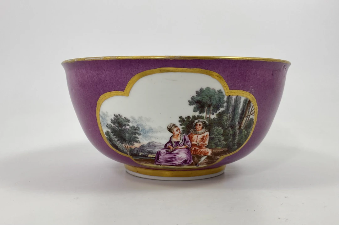 Meissen porcelain ‘Puce ground’ bowl, c. 1740.
