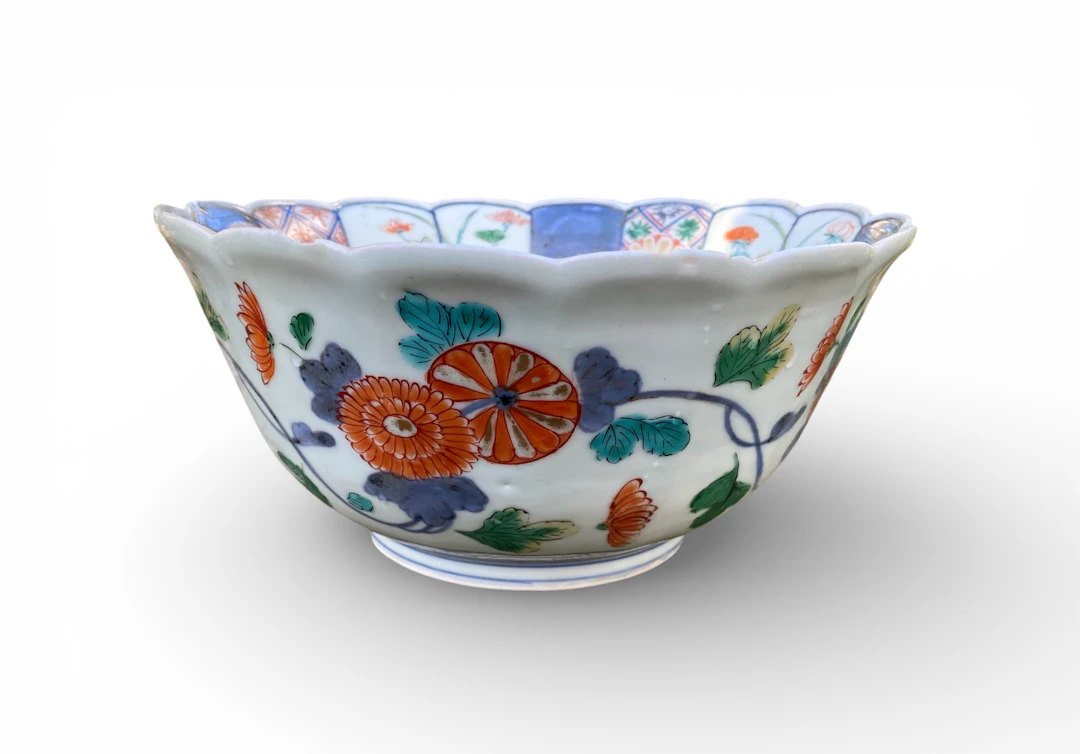 Imari porcelain bowl, Arita, Japan, c. 1700. Genroku Period.