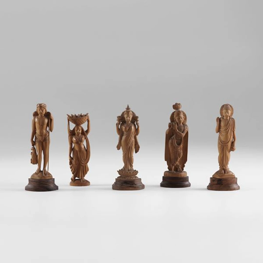 Lotto composto da cinque figure di personaggi in legno, India, XX secolo