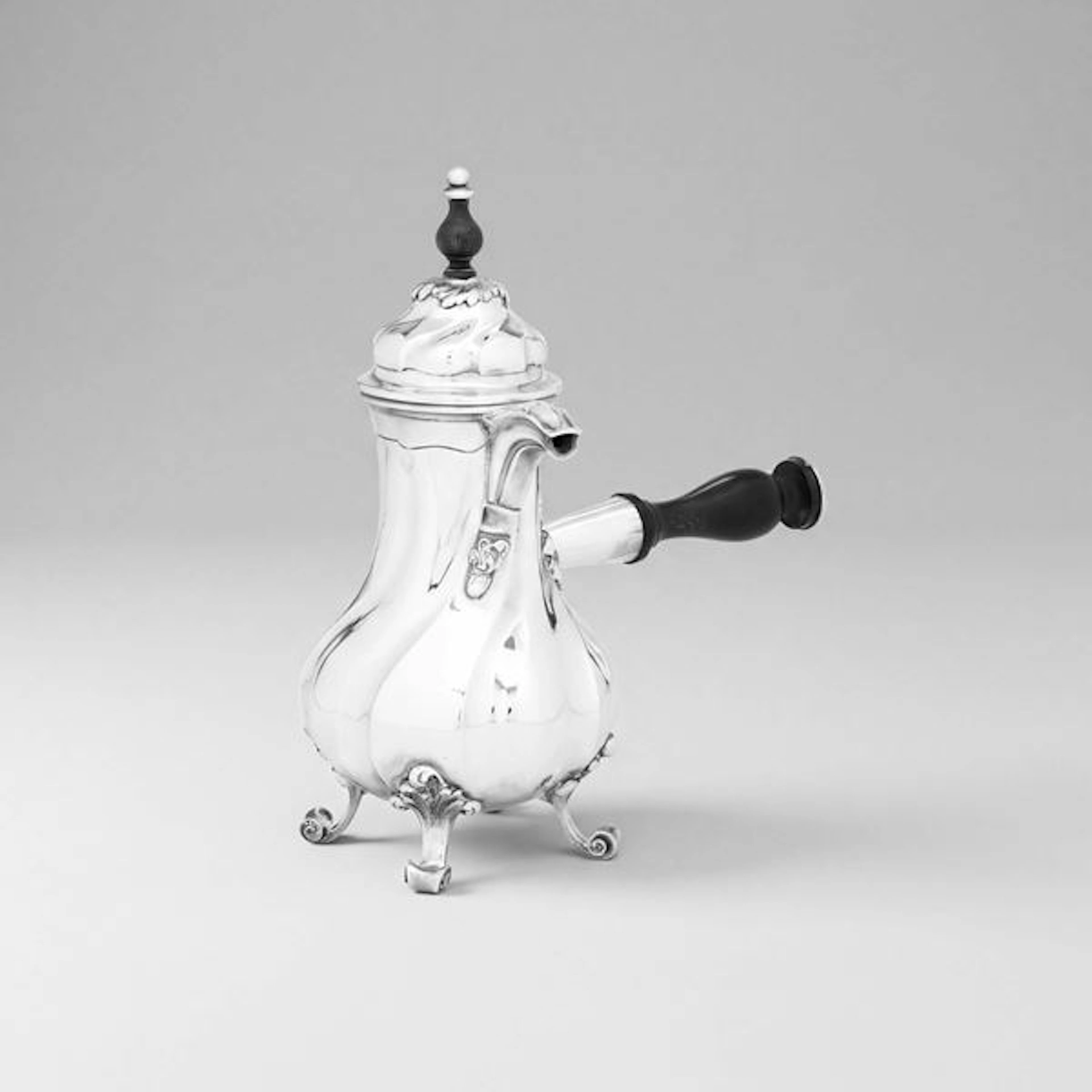 Caffettiera. Argenteria artistica del XX secolo. Marchi ad imitazione