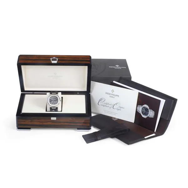 Patek Philippe Nautilus â Oro bianco, quadrante grigio, con luna