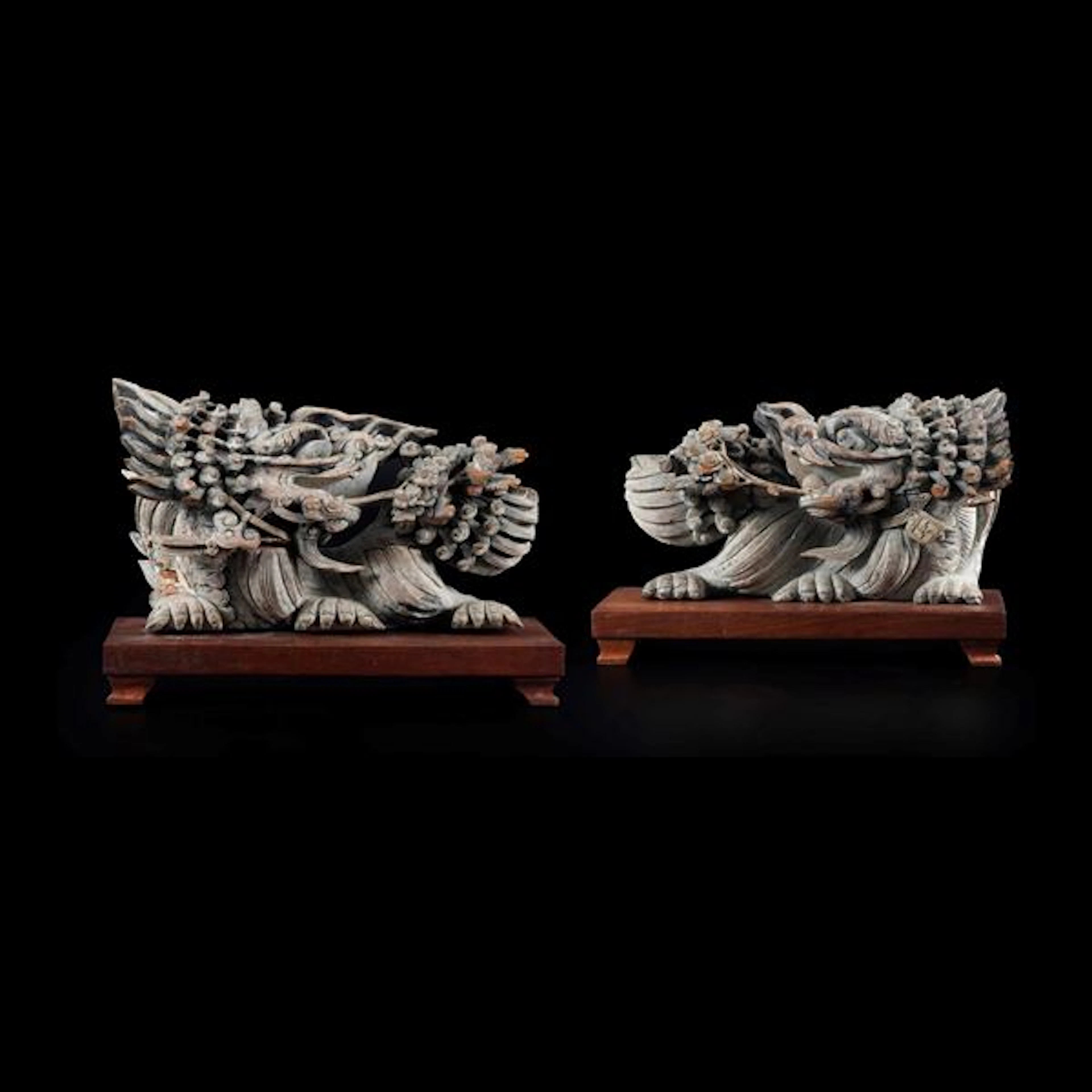Coppia di sculture in legno raffiguranti draghi, Indonesia, fine XIX secolo