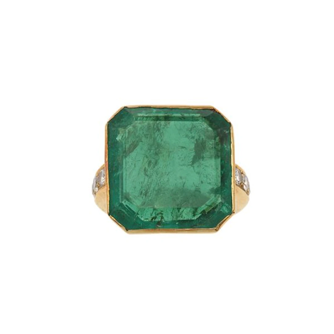 Emerald, diamond and gold ring
