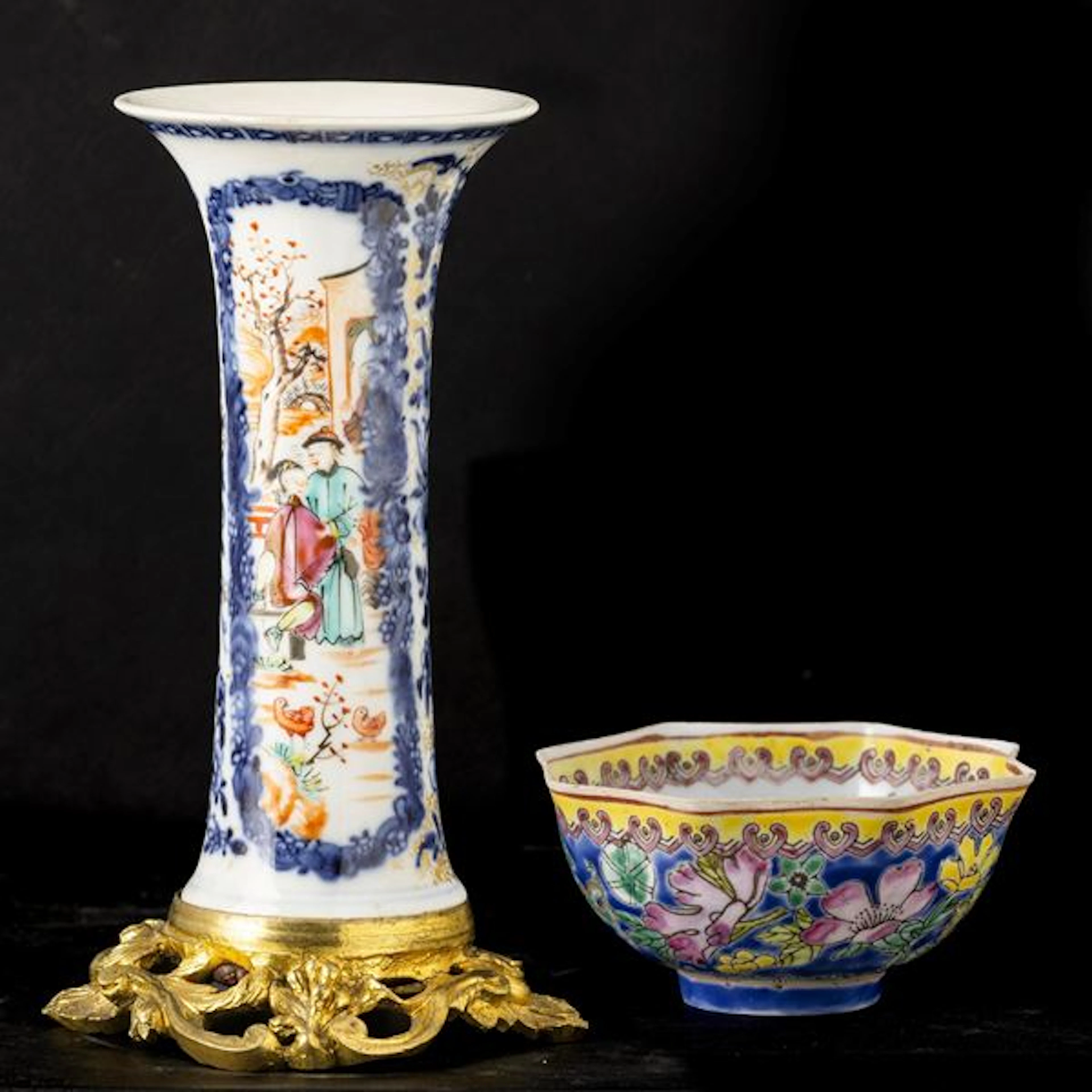 Lotto composta da vaso a tromba in porcellana con montatura in bronzo