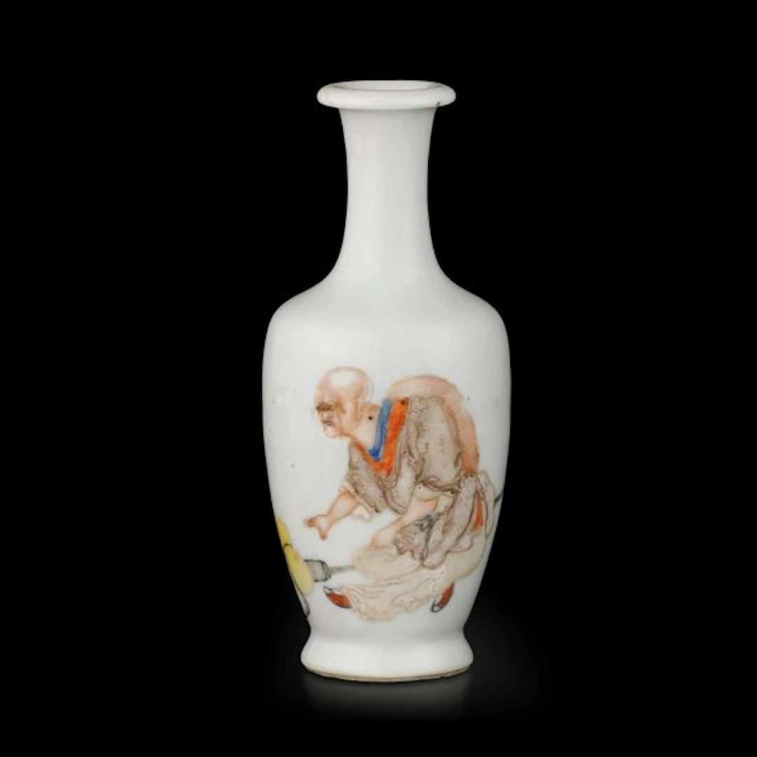 White porcelain vase depicting dignitary, China, Republic period, 20th century
