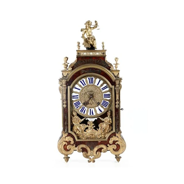 Pendola da tavolo con decori di gusto boulle, J.Mornand a Paris, XIX secolo