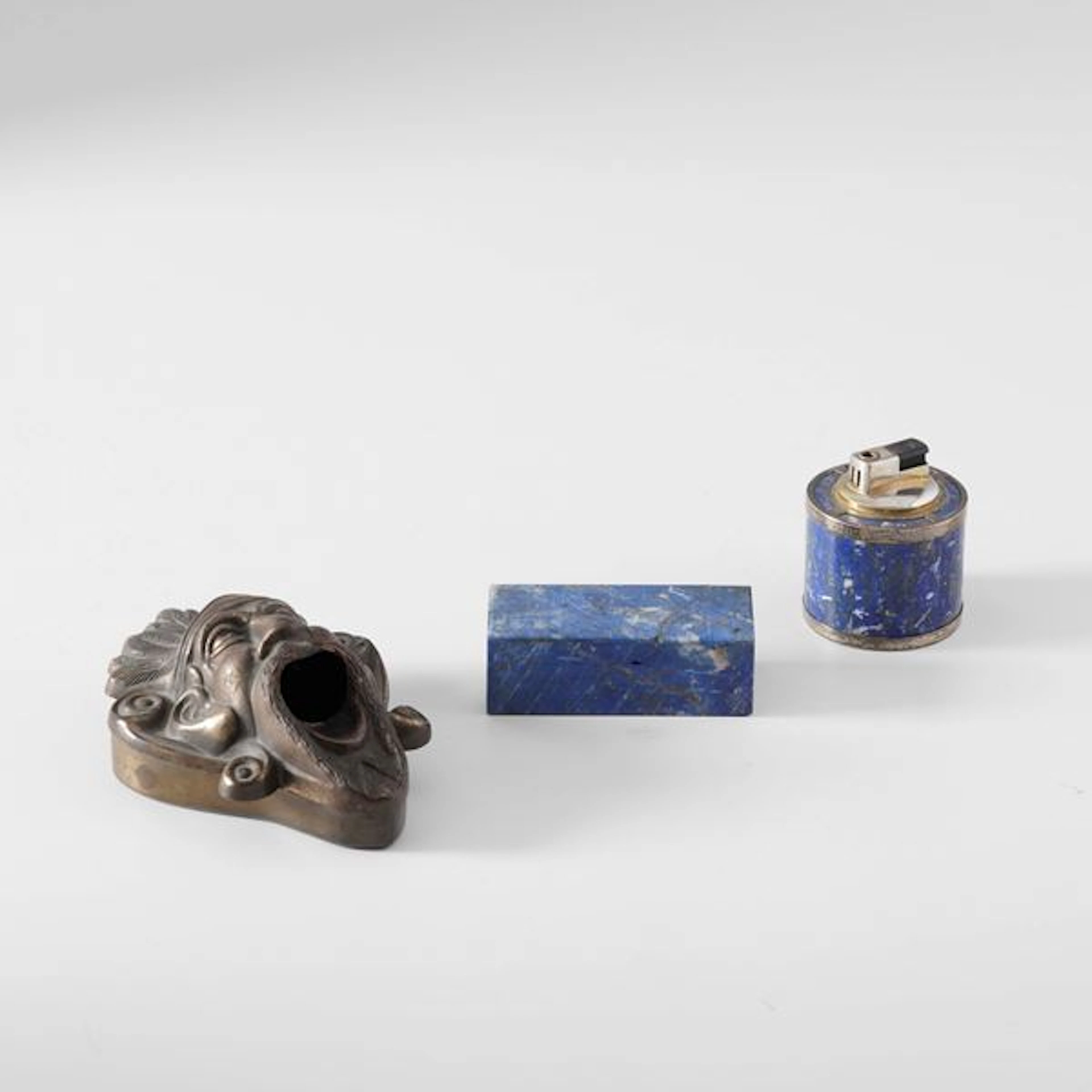 Un posacenere e un set da fumo. XX secolo