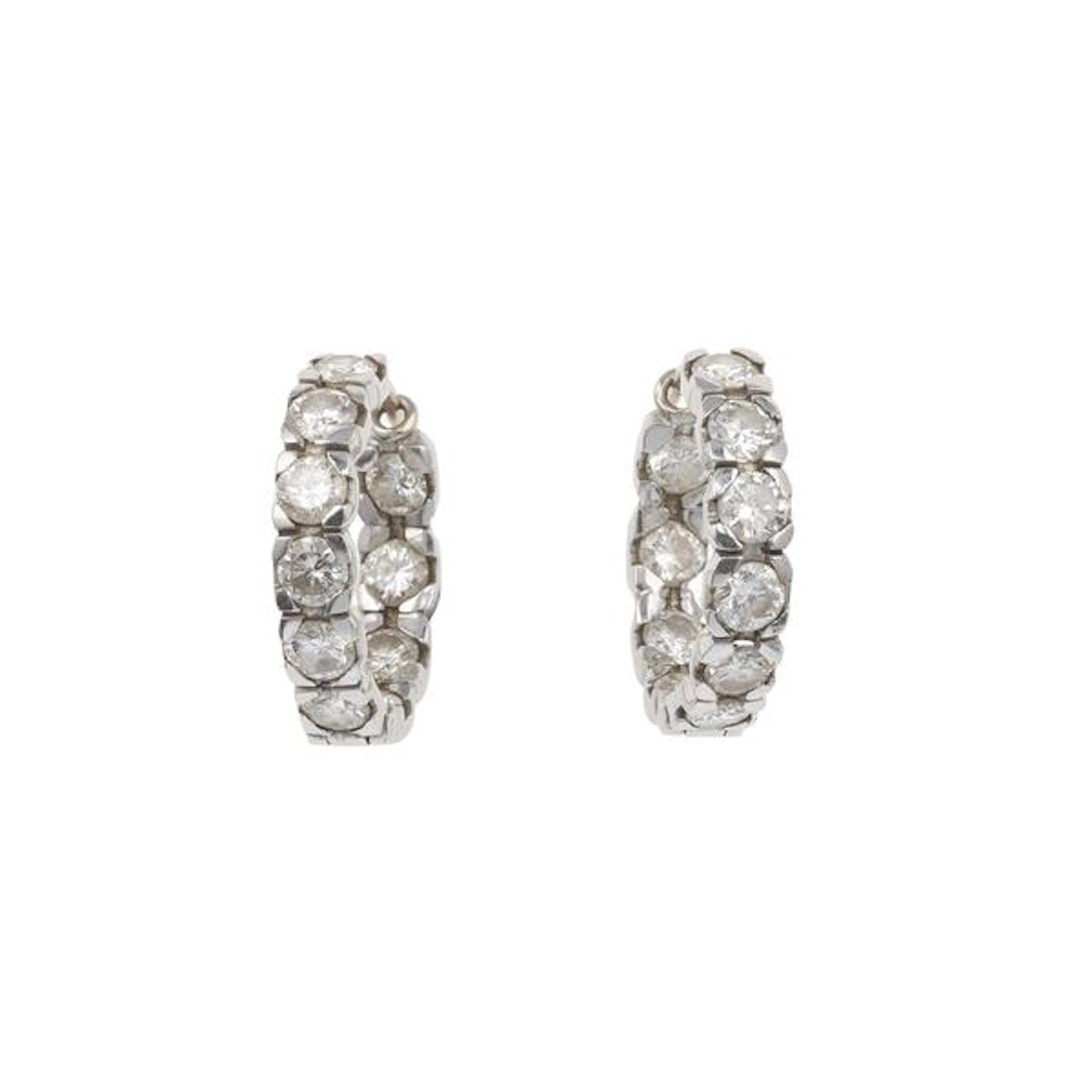 Pair of fiamond and gold earrings