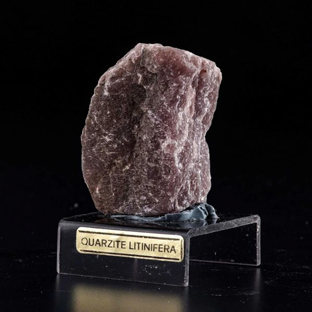 Quartzite Rich in Lithium