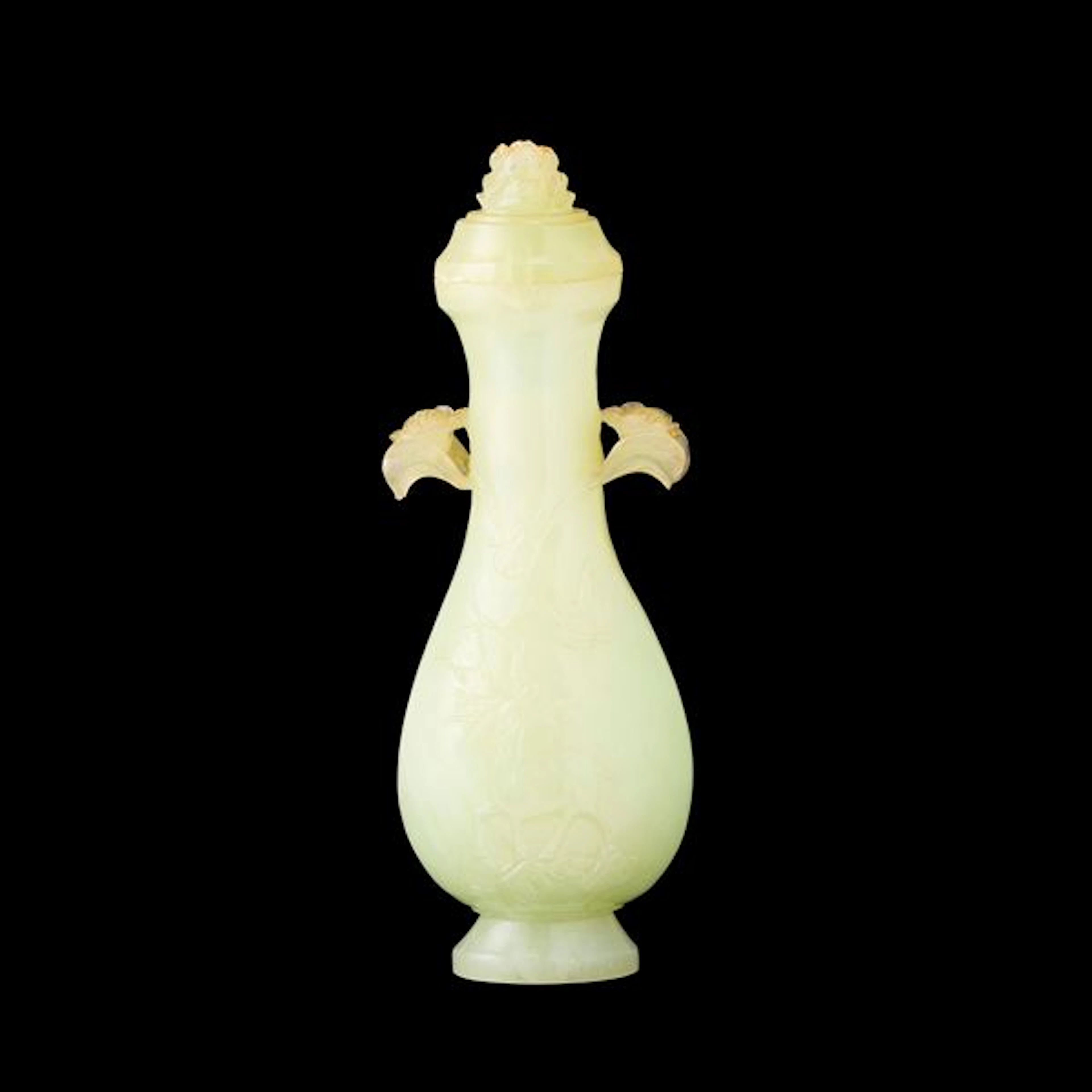 Vaso in giada verde con decori vegetali a rilievo, Cina, Repubblica
