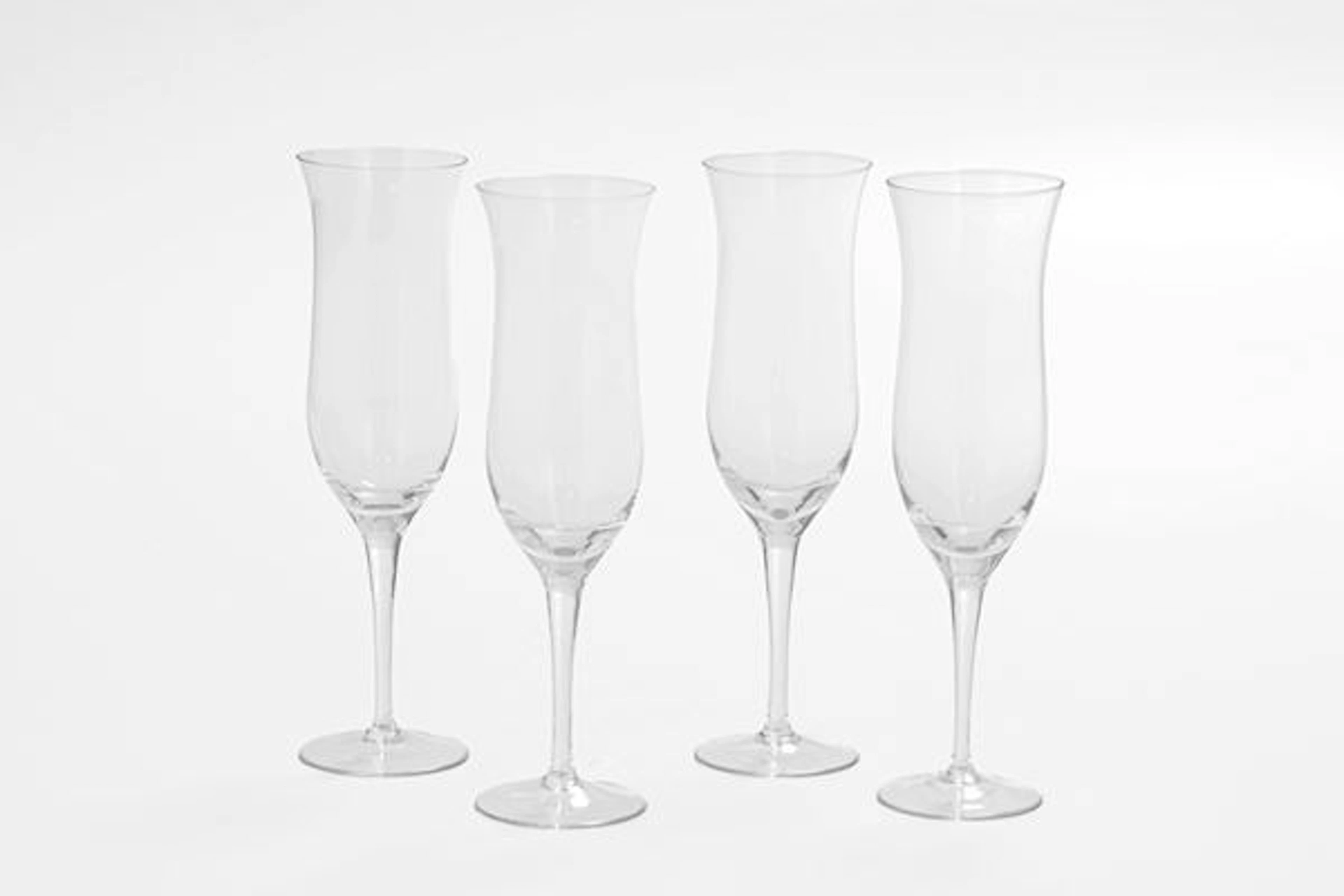 Dodici flutes in vetro