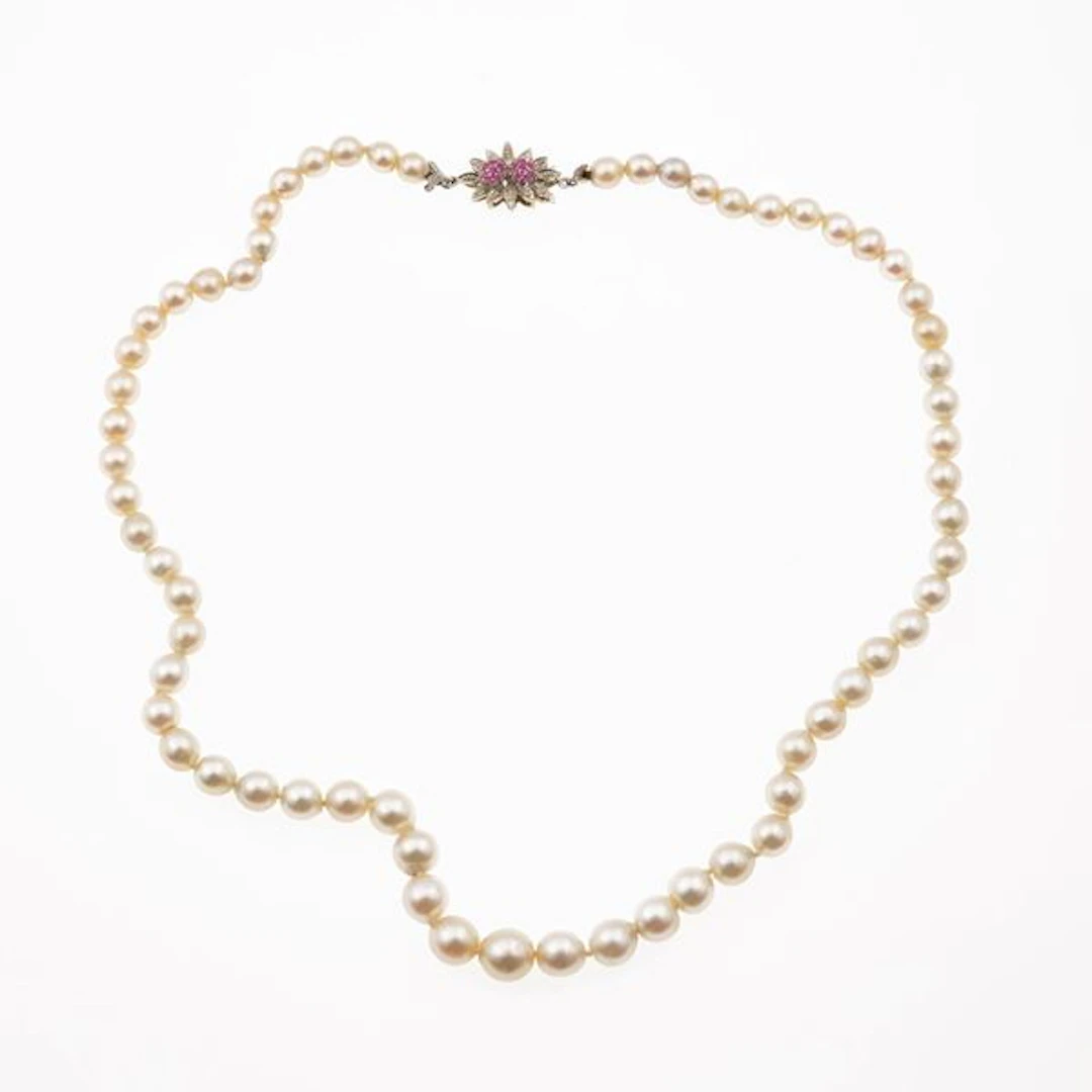 Cultured pearl necklace