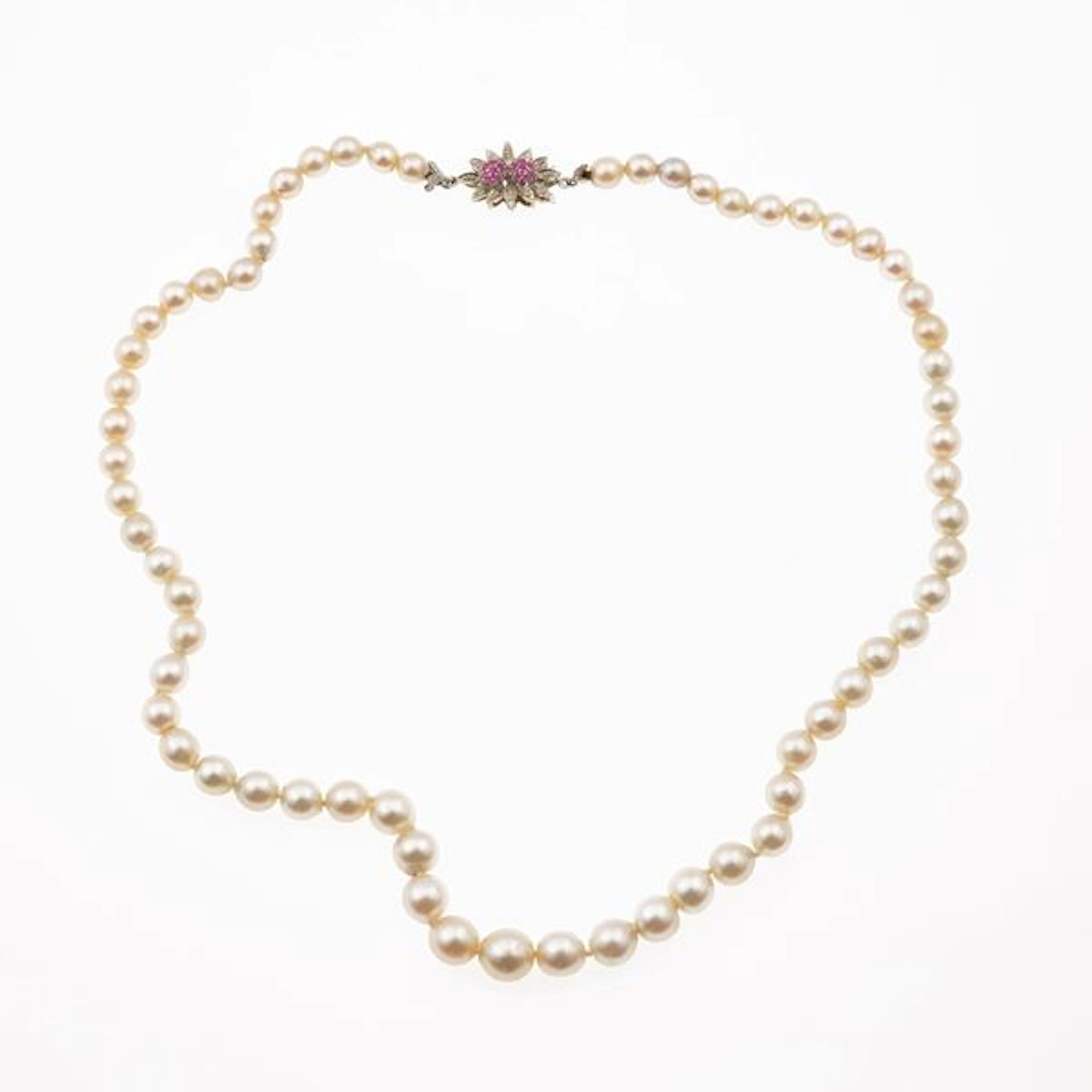 Cultured pearl necklace
