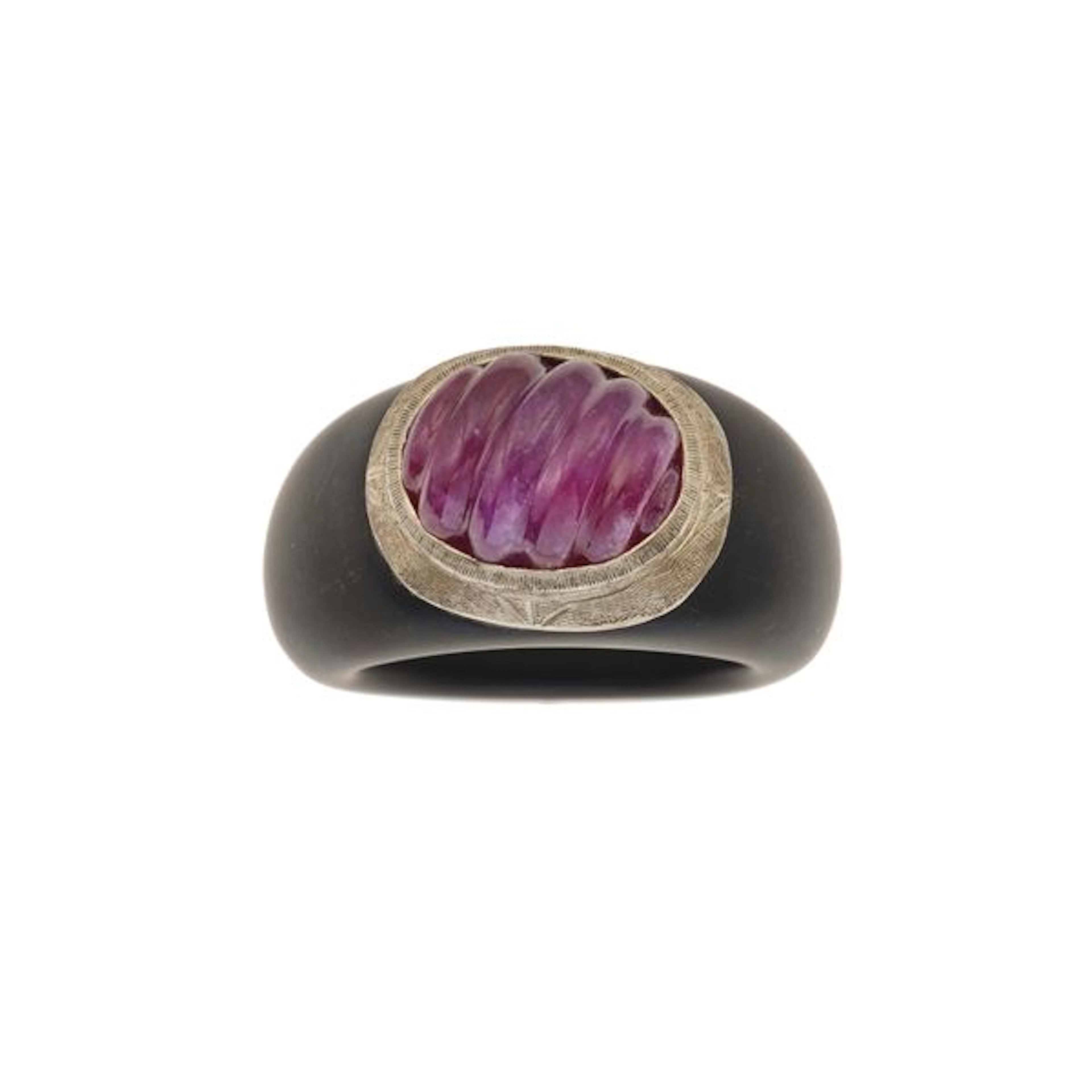 Carved ruby, resin and gold ring