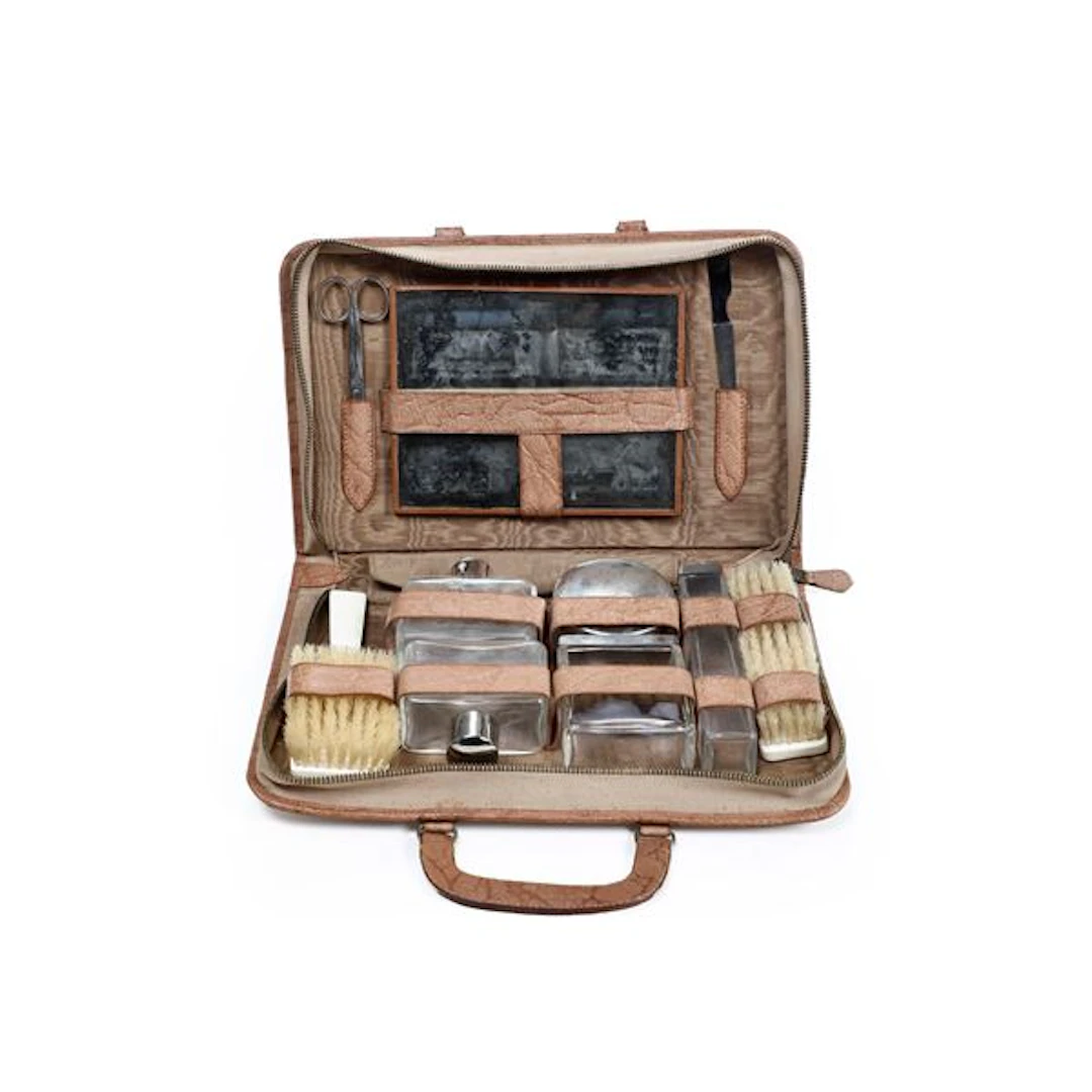 Necessaire da viaggio in custodia. XX secolo