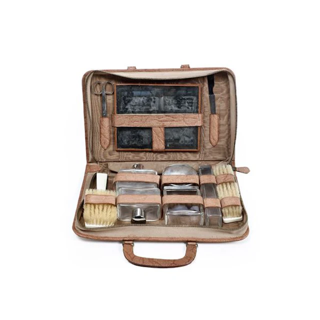 Necessaire da viaggio in custodia. XX secolo