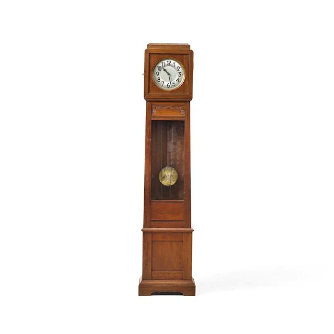 Orologio a pendolo con cassa in legno. XX secolo