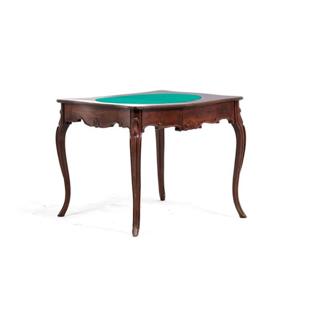 Tavolino da gioco in legno intagliato. XIX-XX secolo