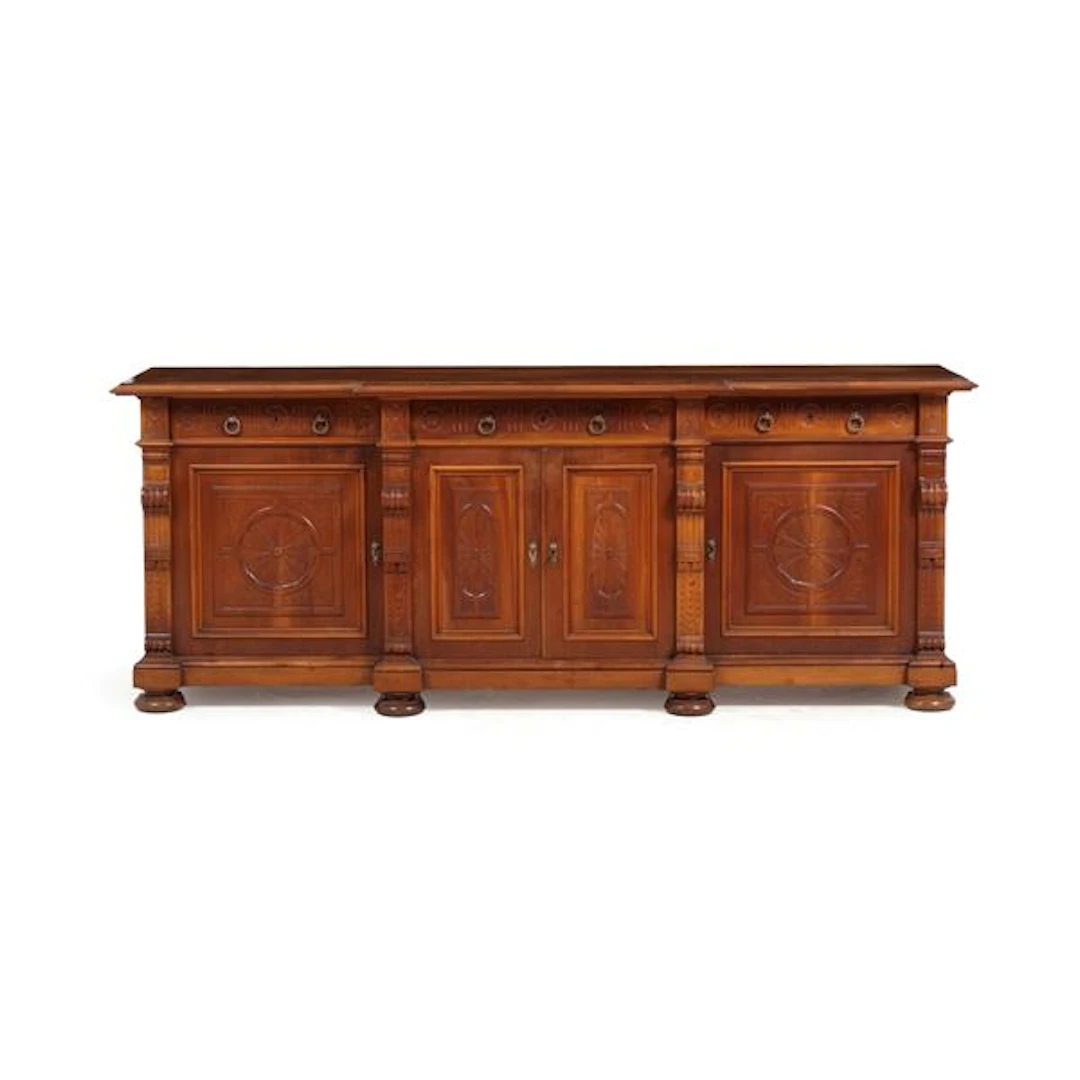 Credenza in legno intagliato