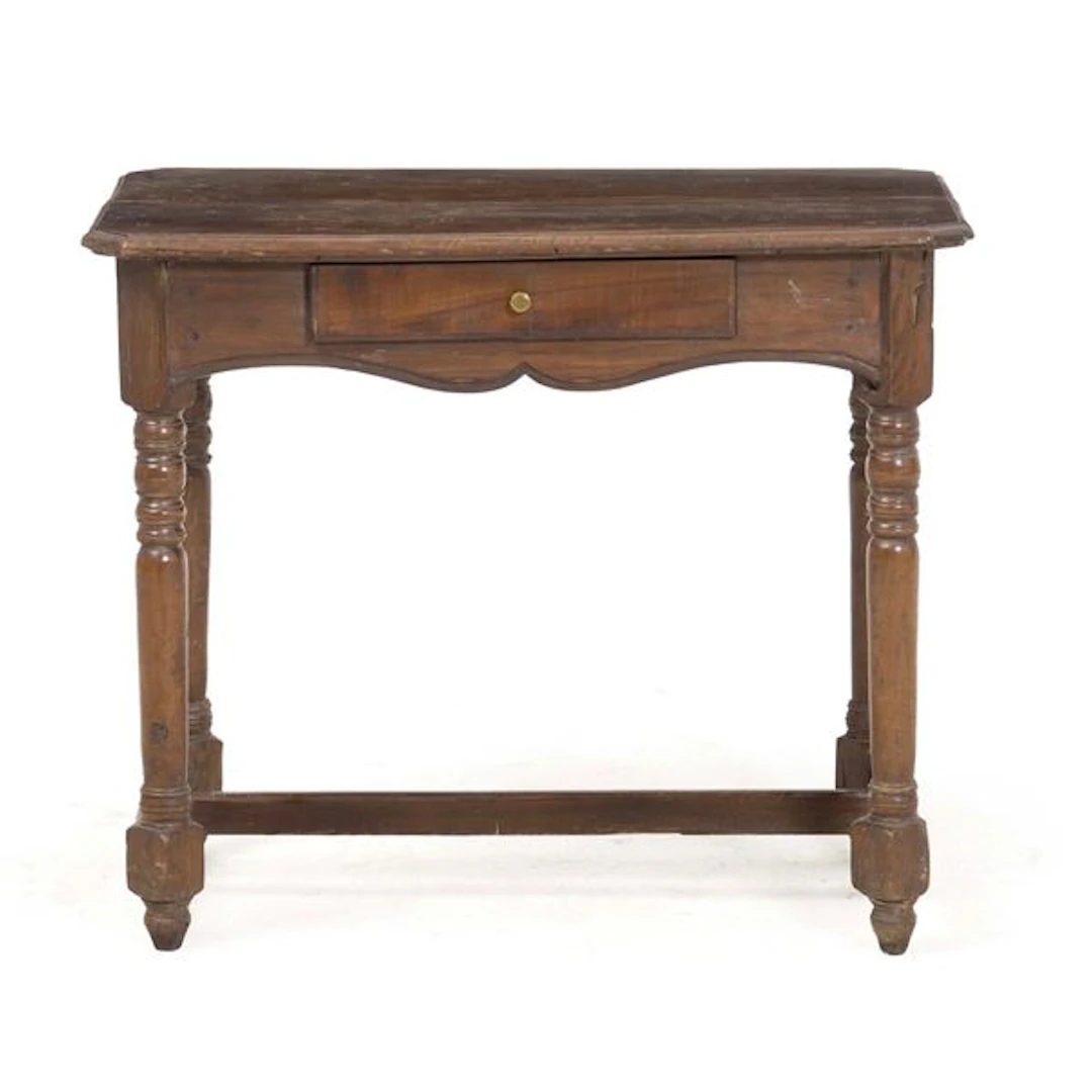 Scrittoio in legno intagliato. XIX secolo