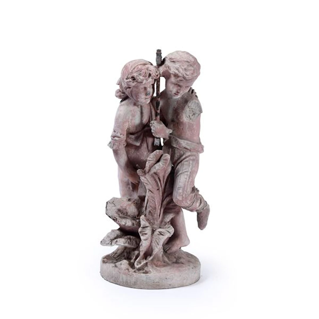 Scultura raffigurante bambini