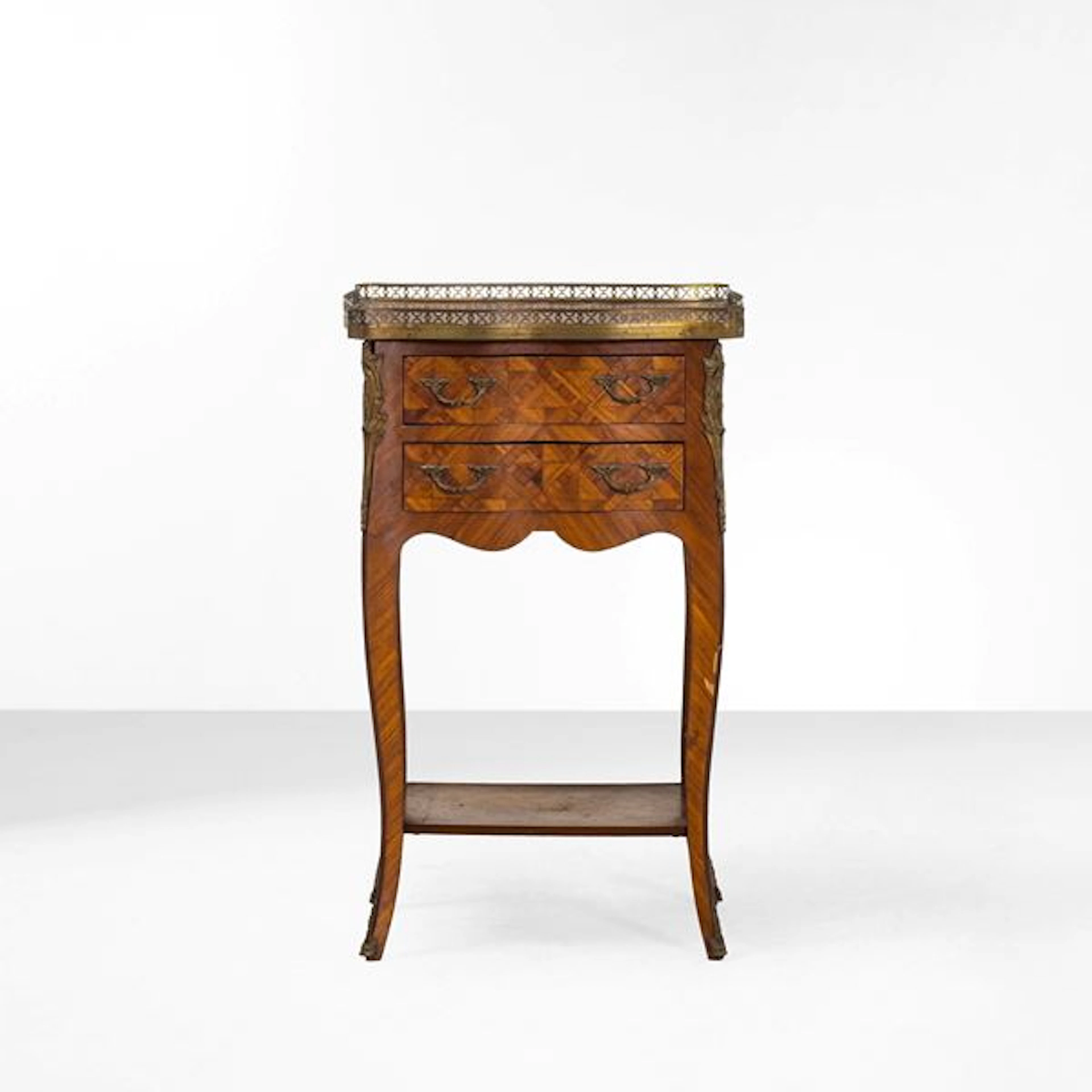Mobiletto stile settecento. Francia, XX secolo